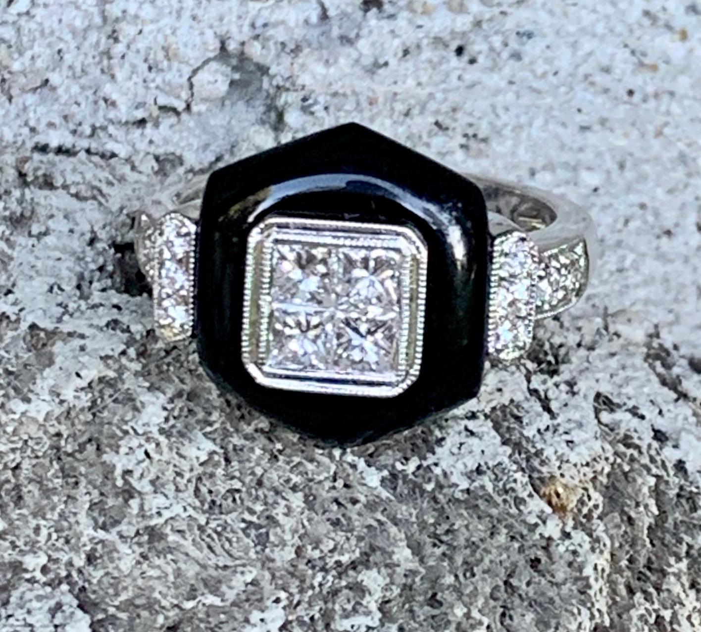 Modern Black Onyx and Diamond 18 Karat White Gold Ring - Size 6 1/2 In Good Condition In St. Louis Park, MN