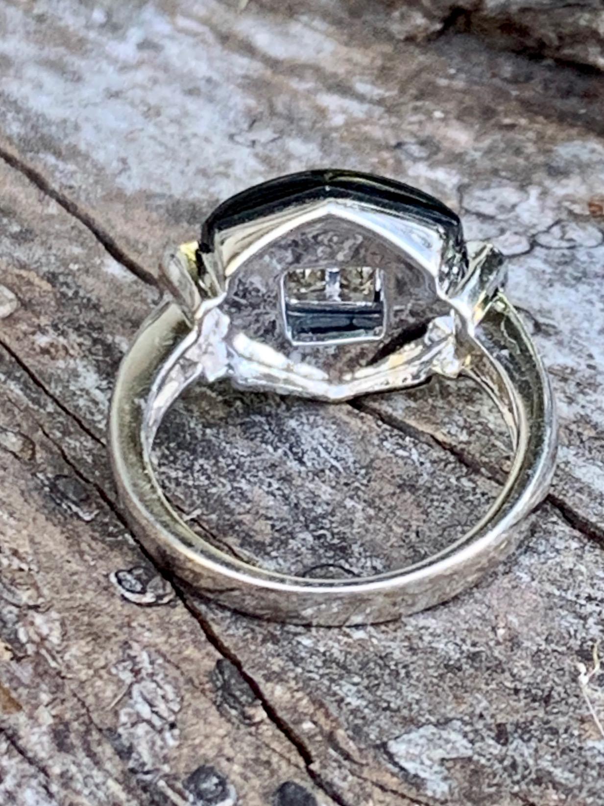 Modern Black Onyx and Diamond 18 Karat White Gold Ring - Size 6 1/2 3