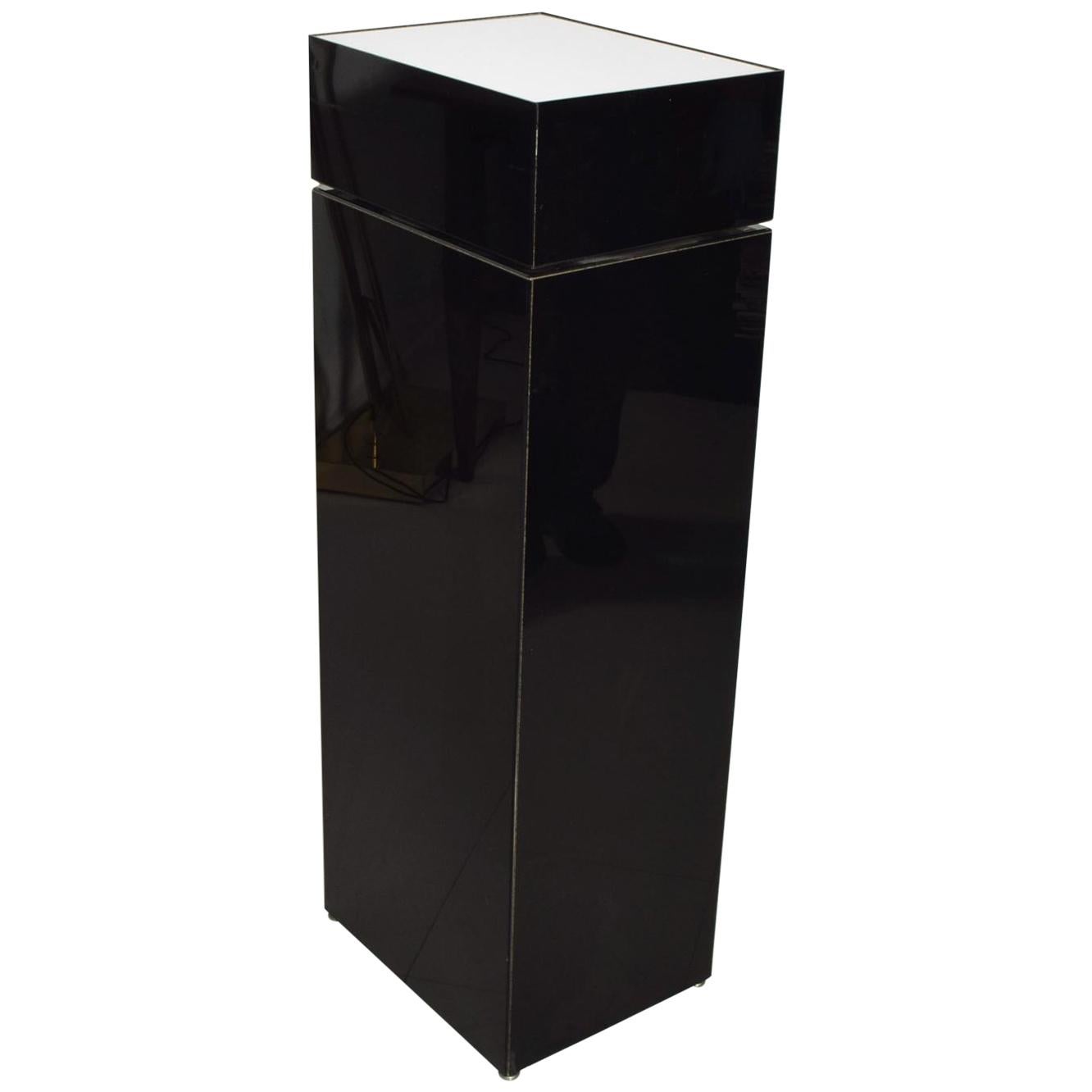 Modern black and white pillar pedestal column base
Acrylic. Top portion turns.
Unmarked - style of Karl Springer.
42.75 H x 15.13 W x 12 D
Original unrestored vintage preowned condition.
Please see the images provided. 


