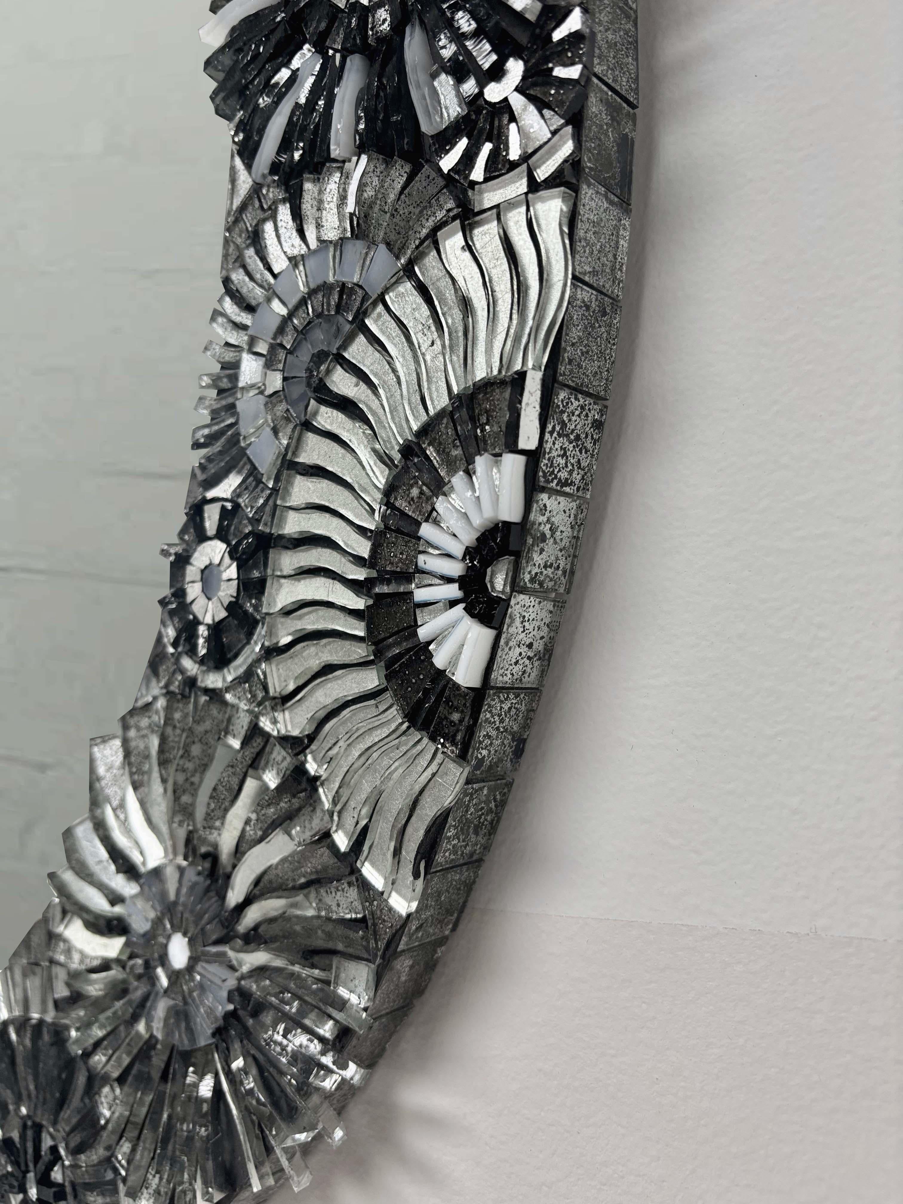 Moderne Modern black -Silver Oval Blossom Mirror by Ercole Home en vente