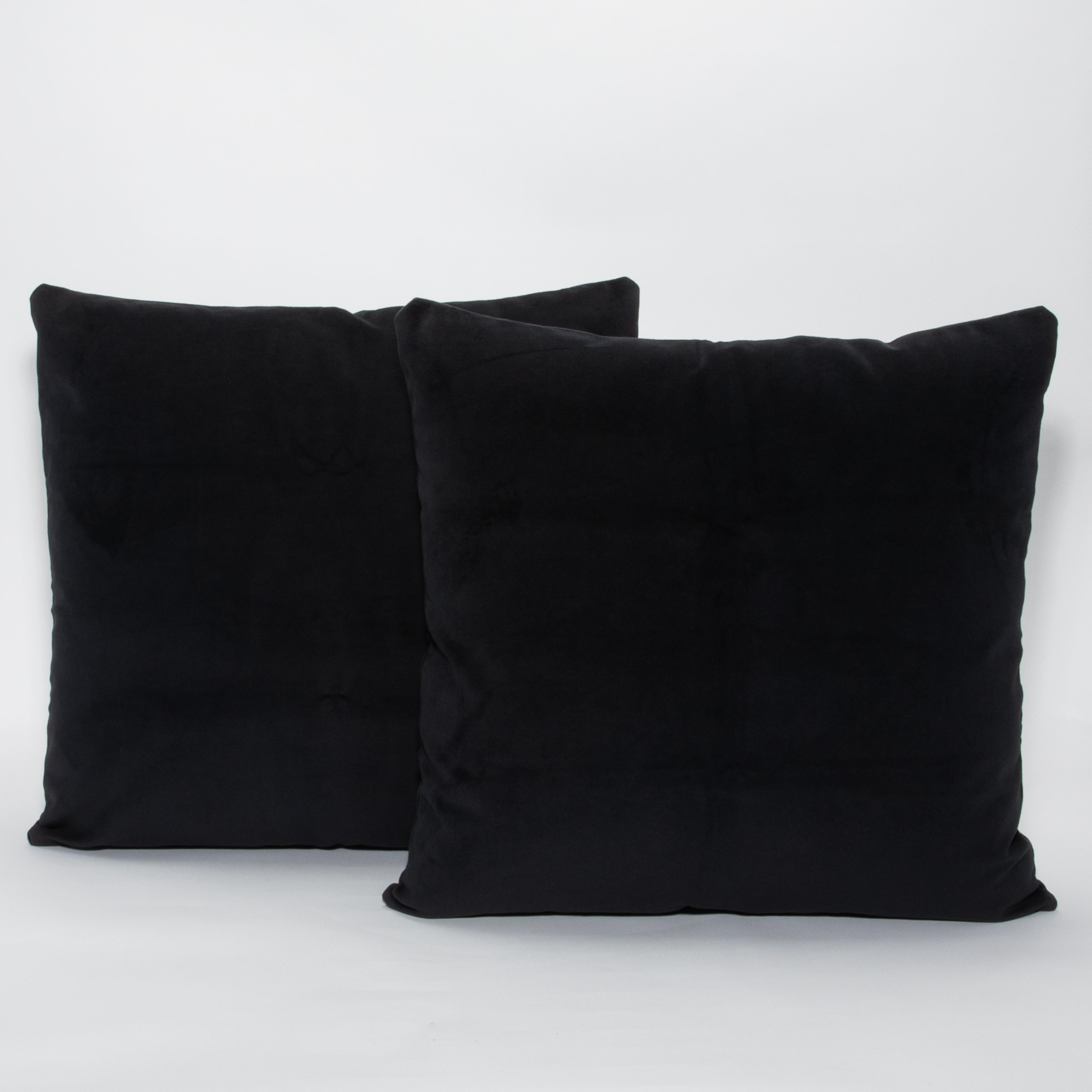 Fatto a mano Cuscino decorativo moderno in velluto nero di MOGUL in vendita