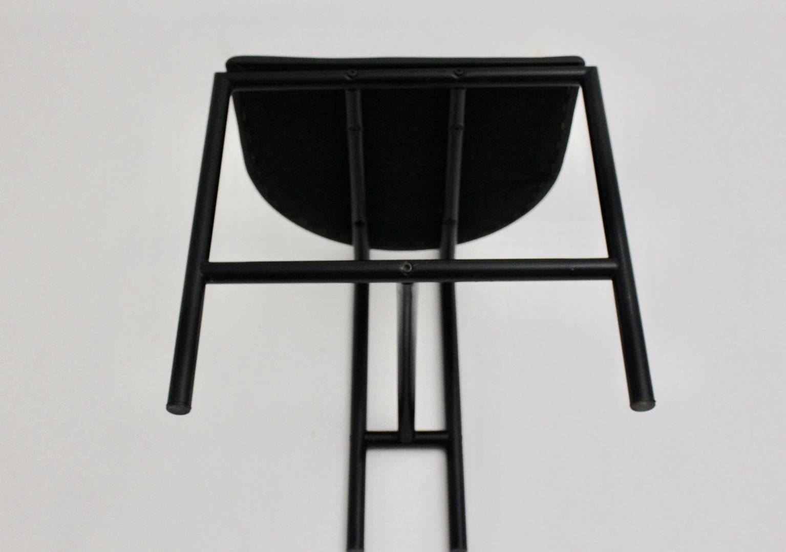 Chaise Tokyo moderne en métal noir et faux cuir vintage par Rodney Kinsman, 1985, Royaume-Uni en vente 2