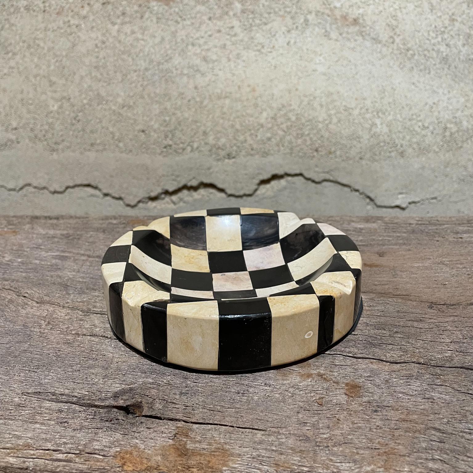 Modernist black & white checkered marble stone tile ashtray 1960s vintage
Mid century mod meets Hollywood Regency
Unmarked
Measures: 6 diameter x 1.5 tall inches
Preowned unrestored original vintage condition.
Please refer to our images.
 
 