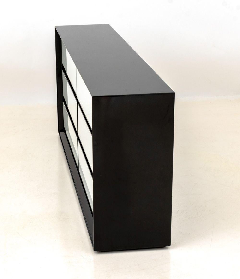 Comò moderno laccato bianco e nero In condizioni buone in vendita a Astoria, NY