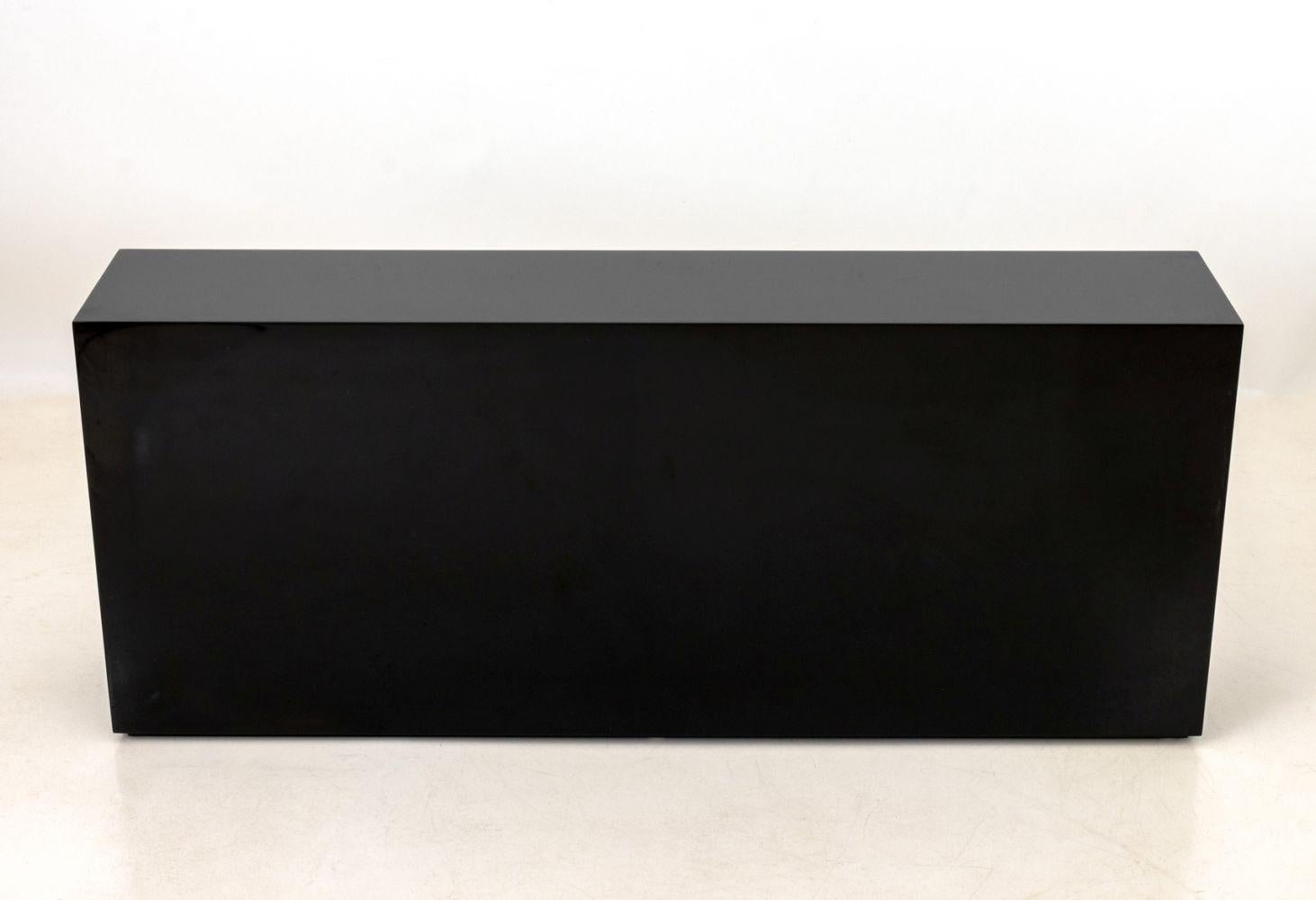 XXI secolo e contemporaneo Comò moderno laccato bianco e nero in vendita