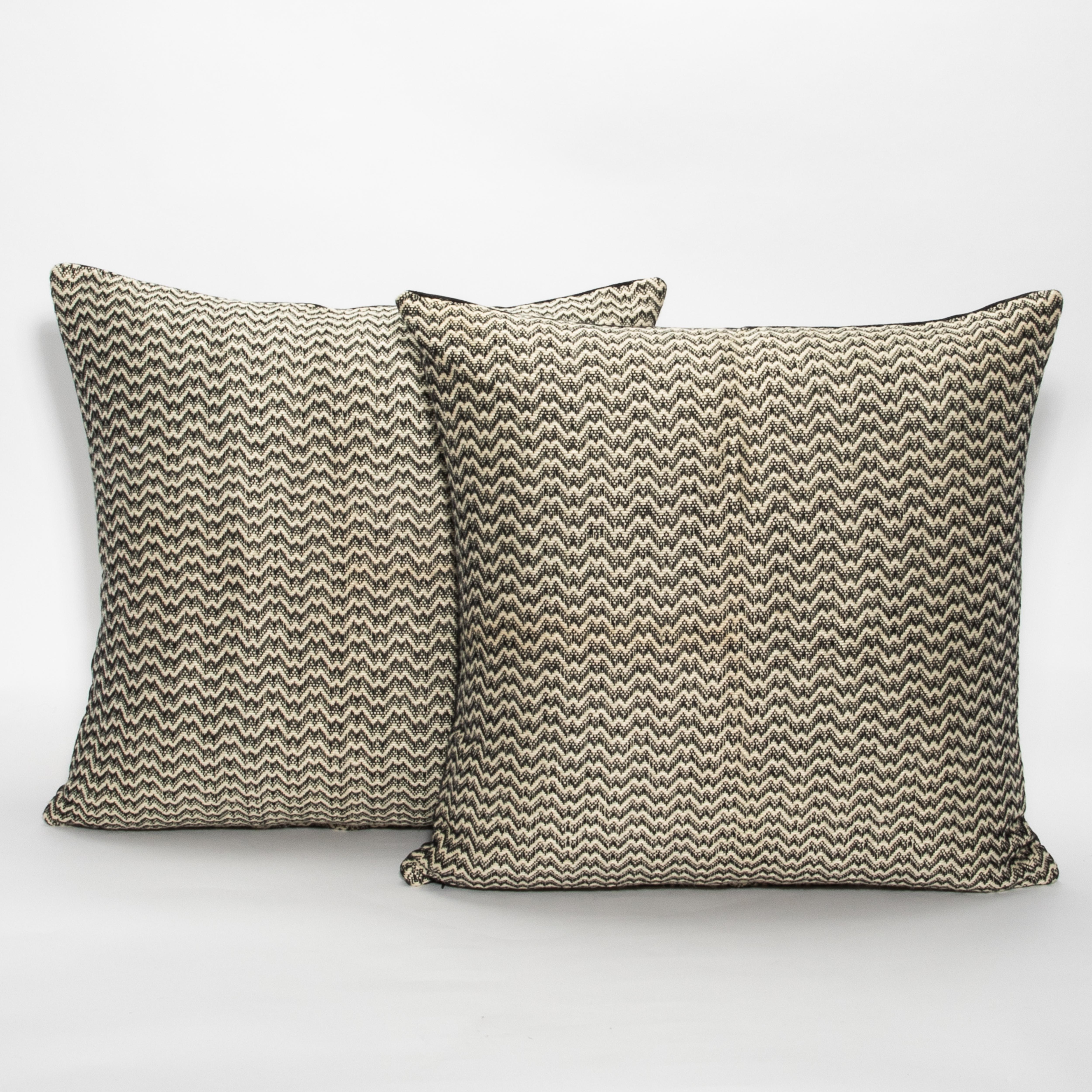 Fait main The Moderns Modern Zig Zag Decorative Pillow by MOGUL en vente