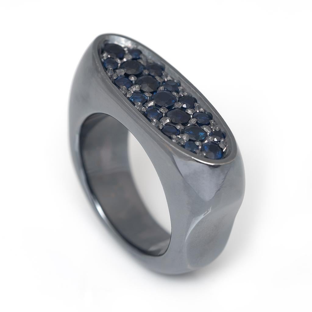 Round Cut Modern Blackened Sterling Silver Blue Sapphire Men's Ring For Sale