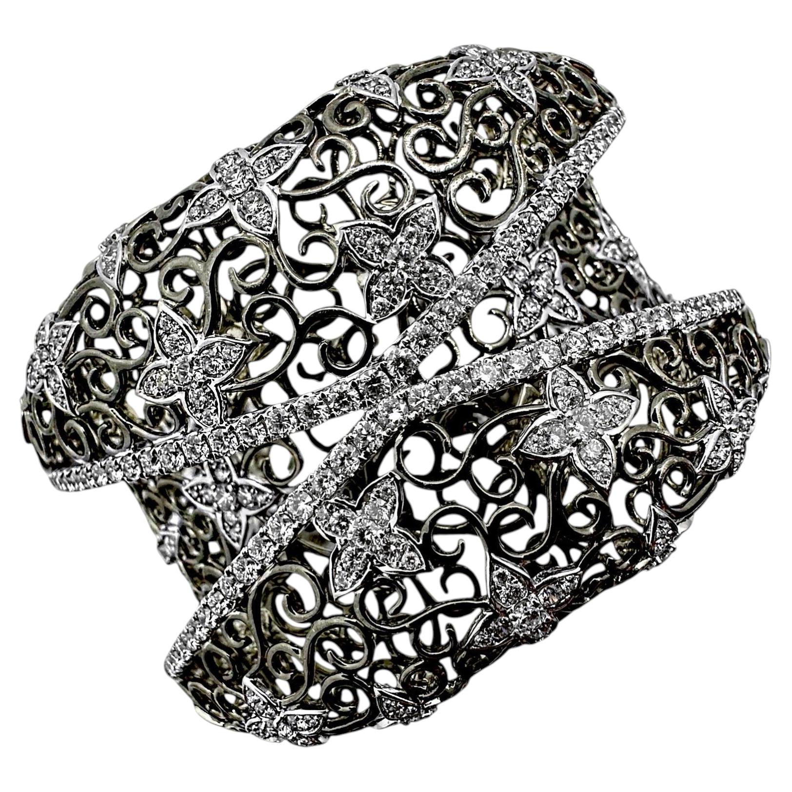 Bracciale largo moderno in oro bianco annerito e diamanti di Siera, 9,30 carati