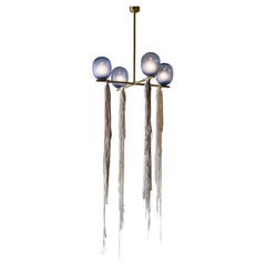 Lampadario moderno in vetro soffiato e ottone, "Tésera", dello Studio Dechem