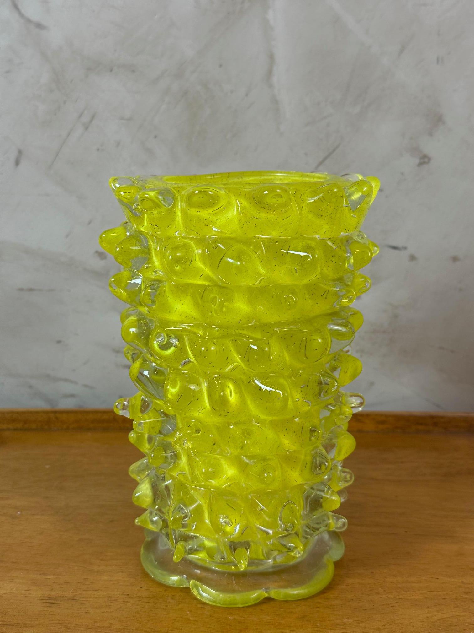 XXI secolo e contemporaneo Vaso moderno in vetro soffiato con spine di Murano in vendita