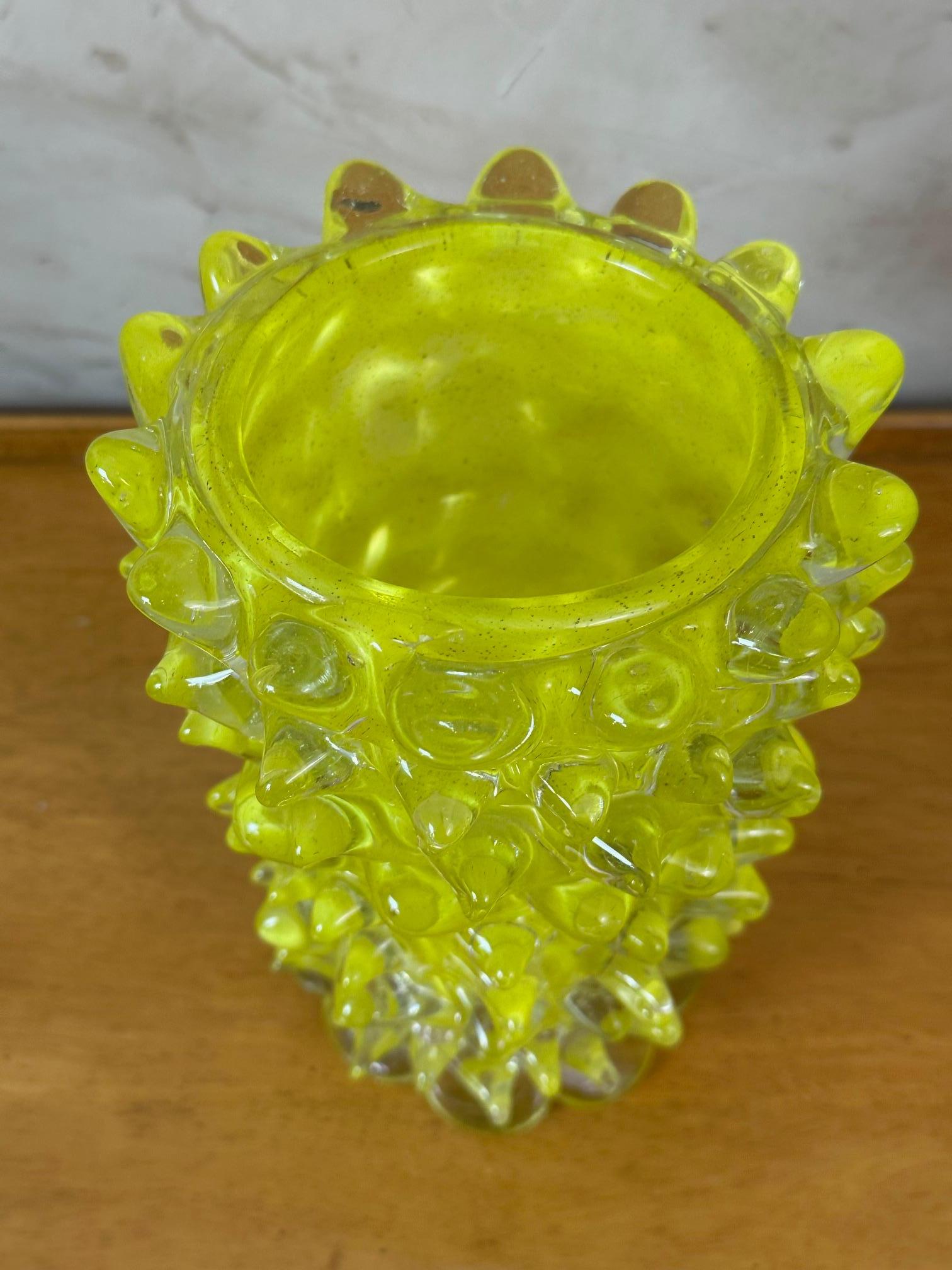 Vaso moderno in vetro soffiato con spine di Murano in vendita 2