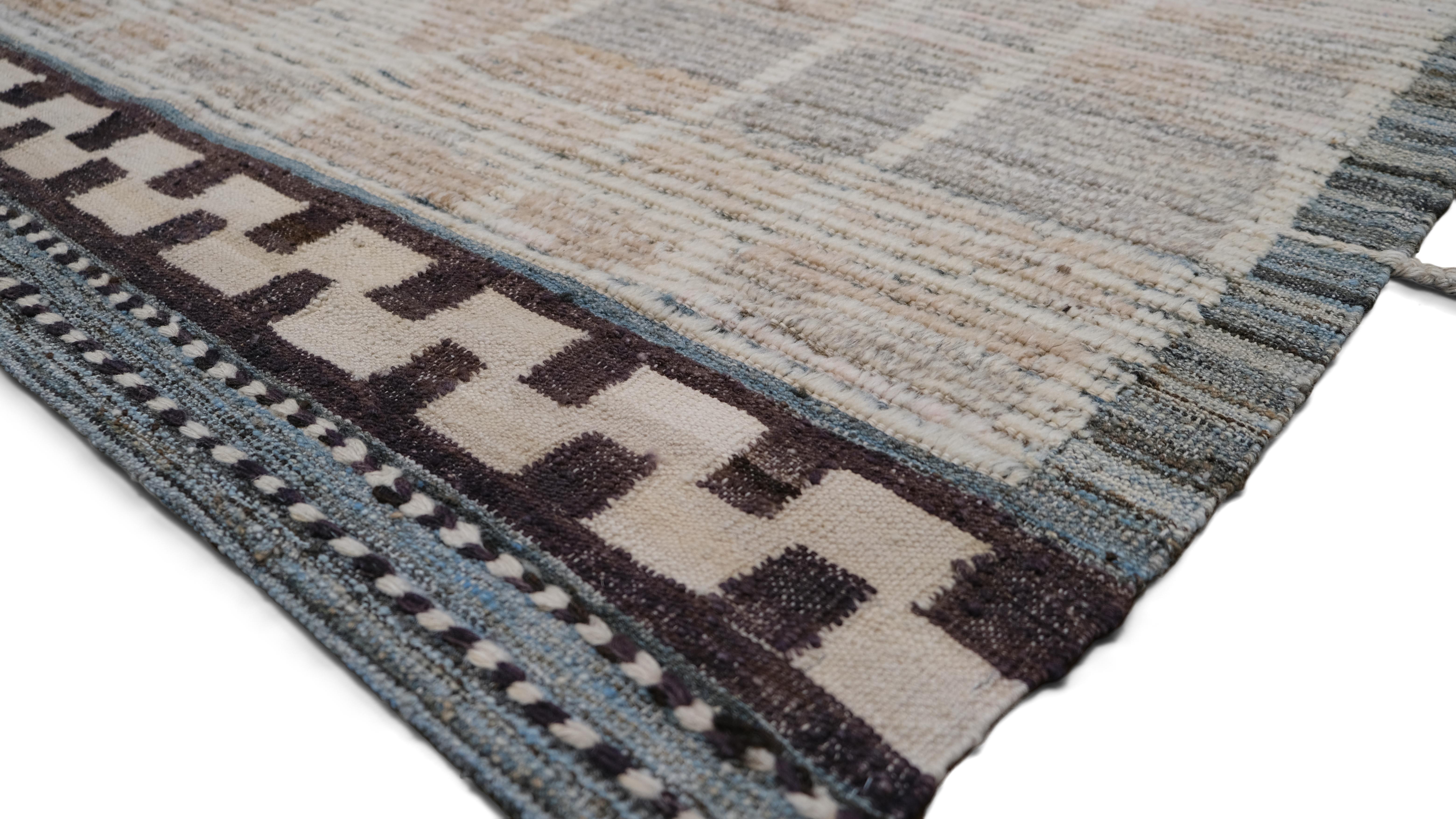 Moderner blauer und beige rosa geometrischer geriffelter Wollteppich 9'4''x11'4'' (Handgeknüpft) im Angebot
