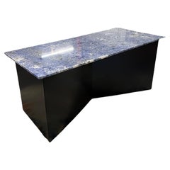 Moderner blauer Granit Küchen-/Konsolentisch mit handgefertigtem Sockel aus schwarzem Stahl für die Küche