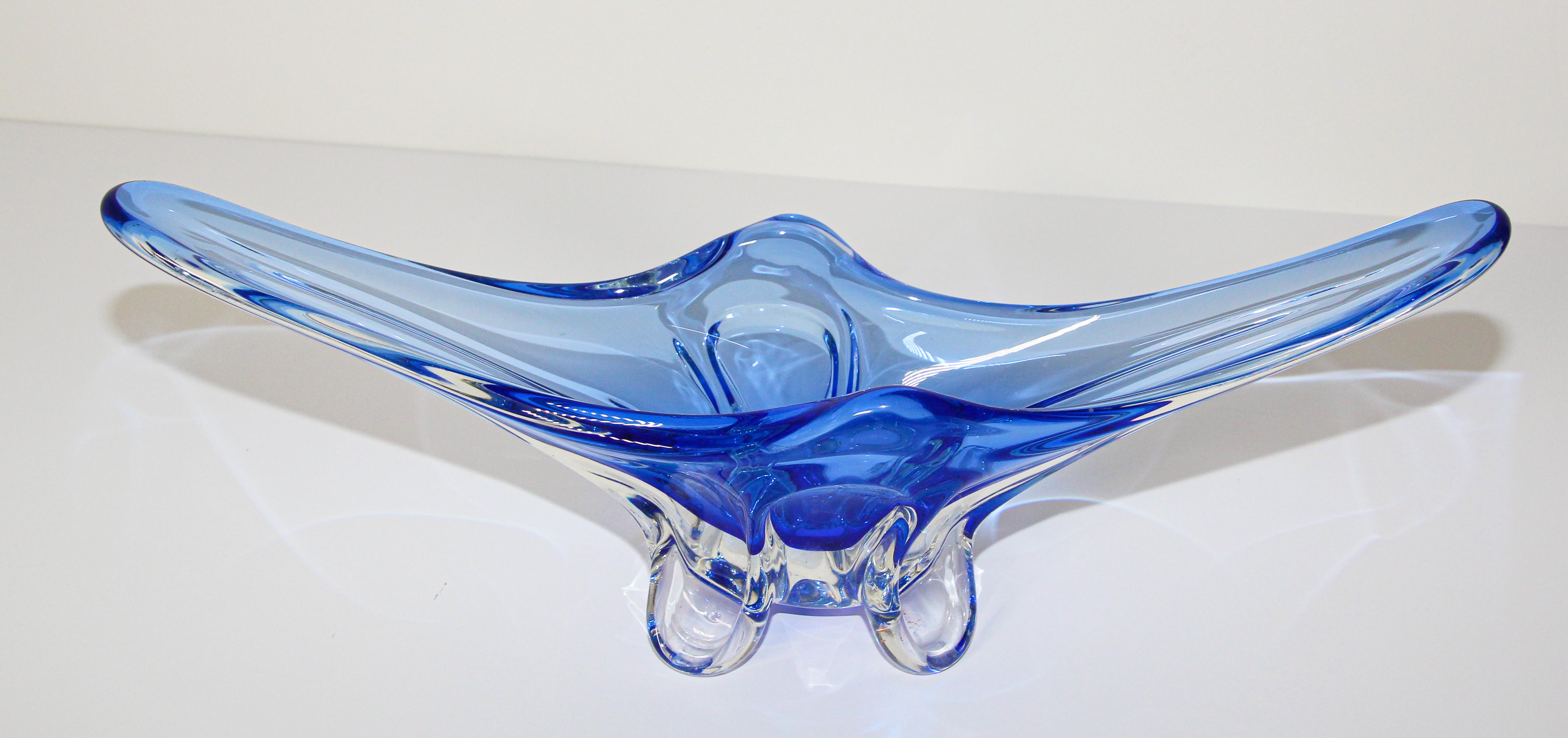 Cuenco decorativo grande azul moderno de cristal de Murano soplado a mano Moderno de mediados de siglo