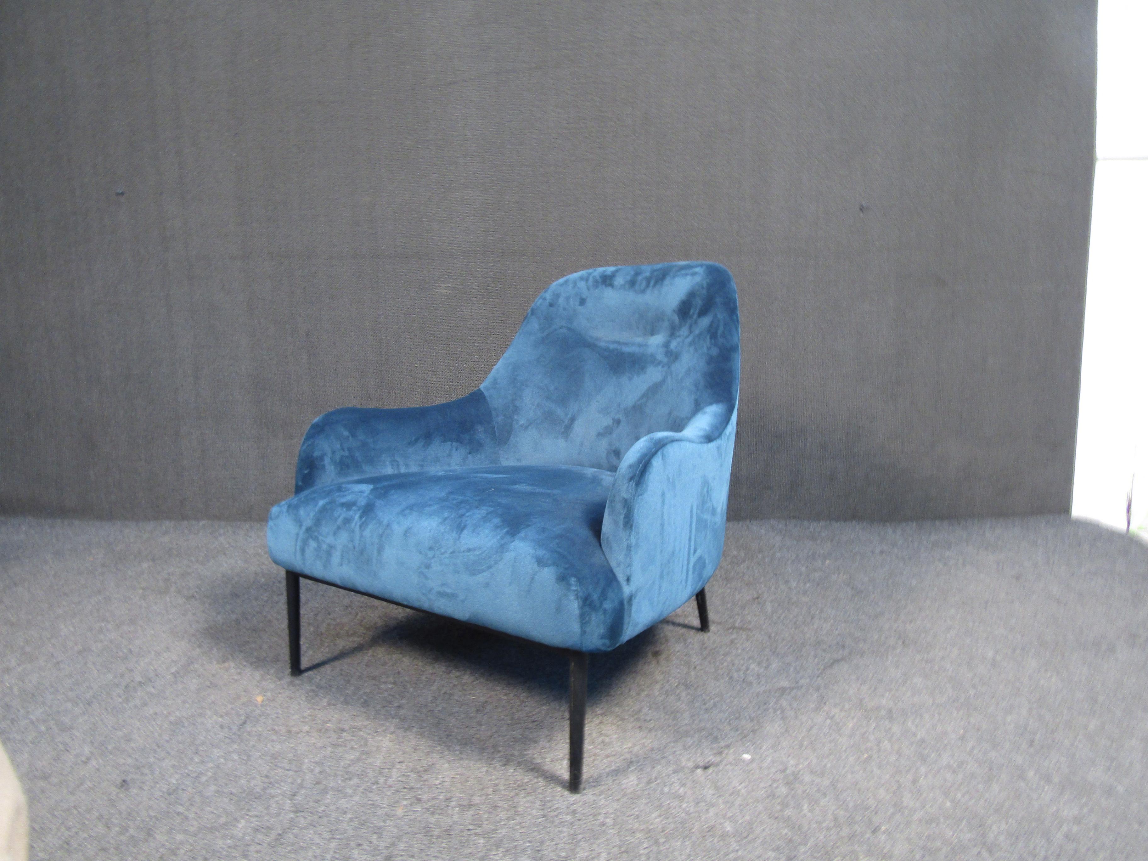 Modern Blue Lounge Chair In Good Condition For Sale In Brooklyn, NY