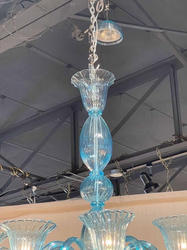 XXI secolo e contemporaneo Lampadario moderno in vetro di Murano blu con 10 luci in vendita