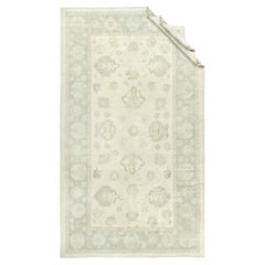 Moderner blauer Oushak-Teppich in klassischem Stil 10
6 x 18
