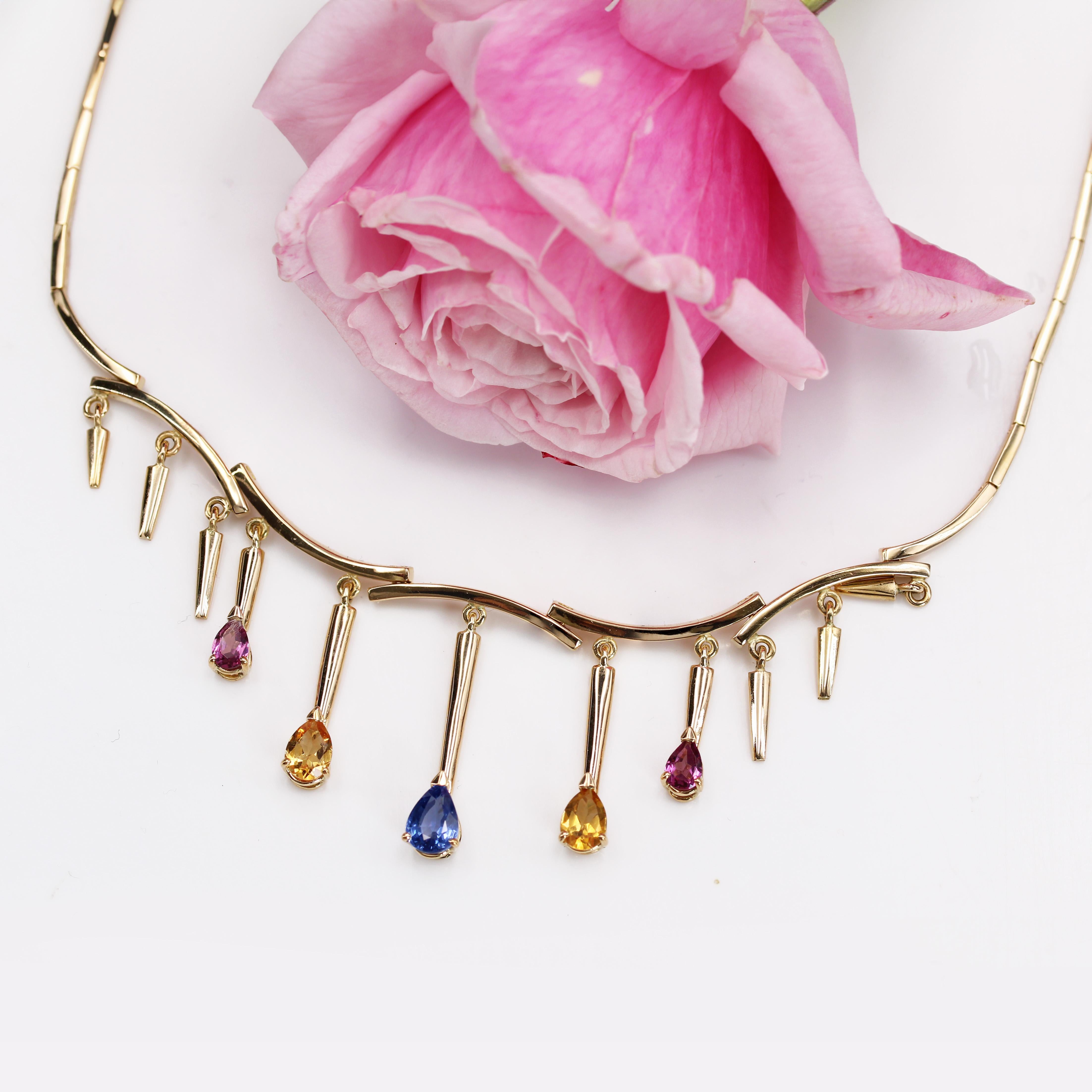 Modern Blue Rose and Yellow Sapphires 18 Karat Yellow Gold Drapery Necklace In Good Condition For Sale In Poitiers, FR