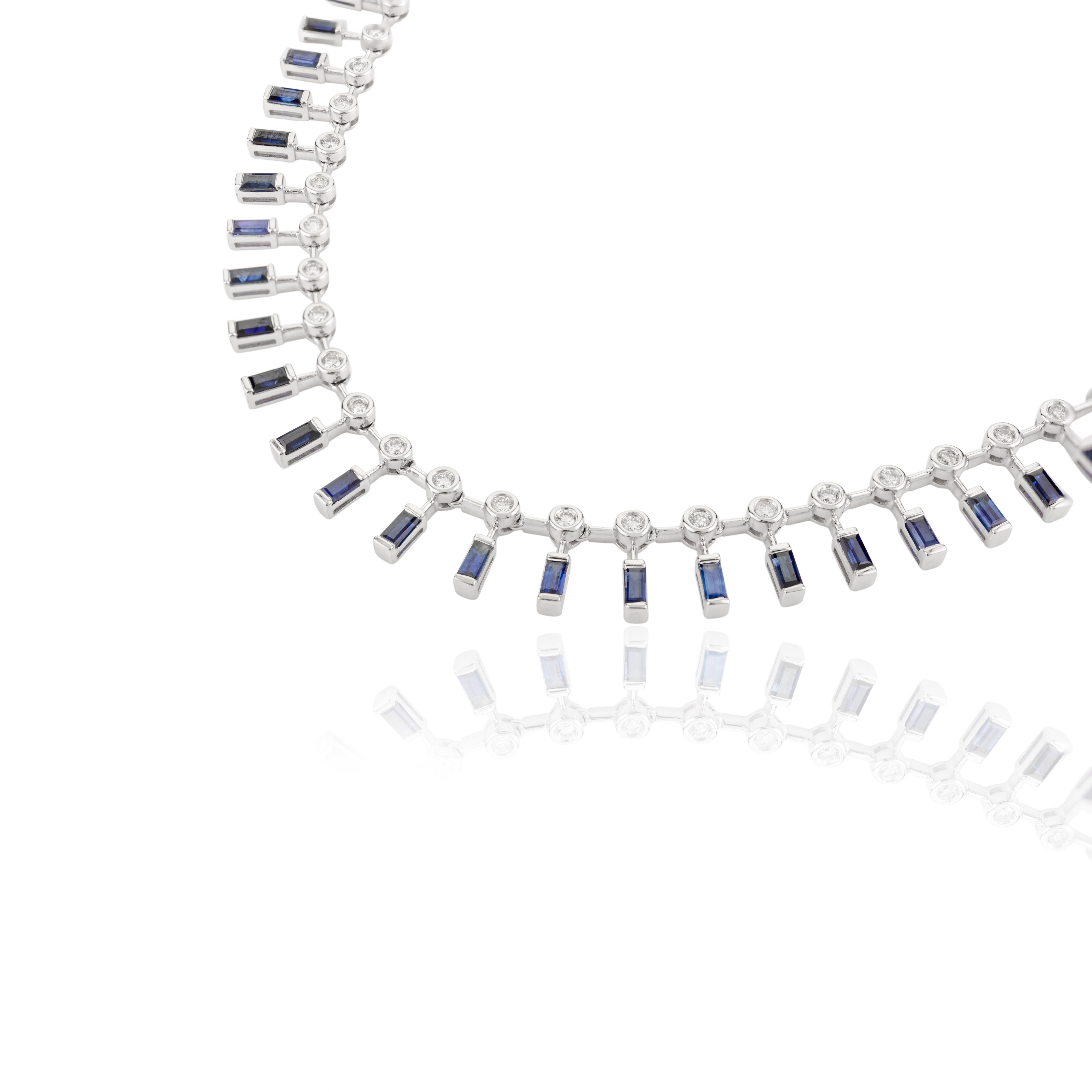 Collana moderna con zaffiro blu e diamante per la festa della mamma in oro bianco 18 carati In condizioni Nuovo in vendita a New York, NY
