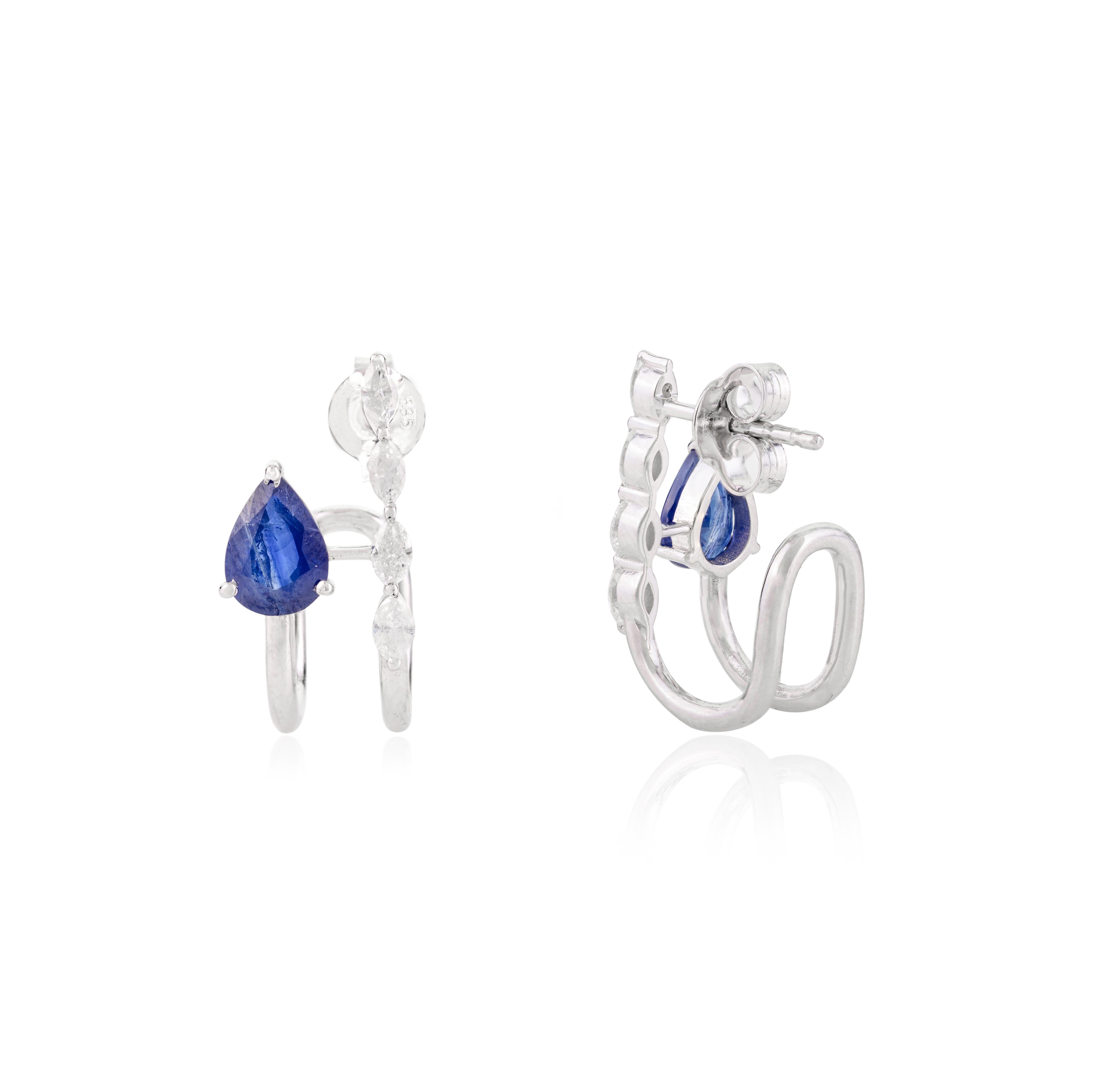 Moderniste Clous d'oreilles huggie modernes en or blanc massif 14 carats avec saphir bleu et diamants en vente