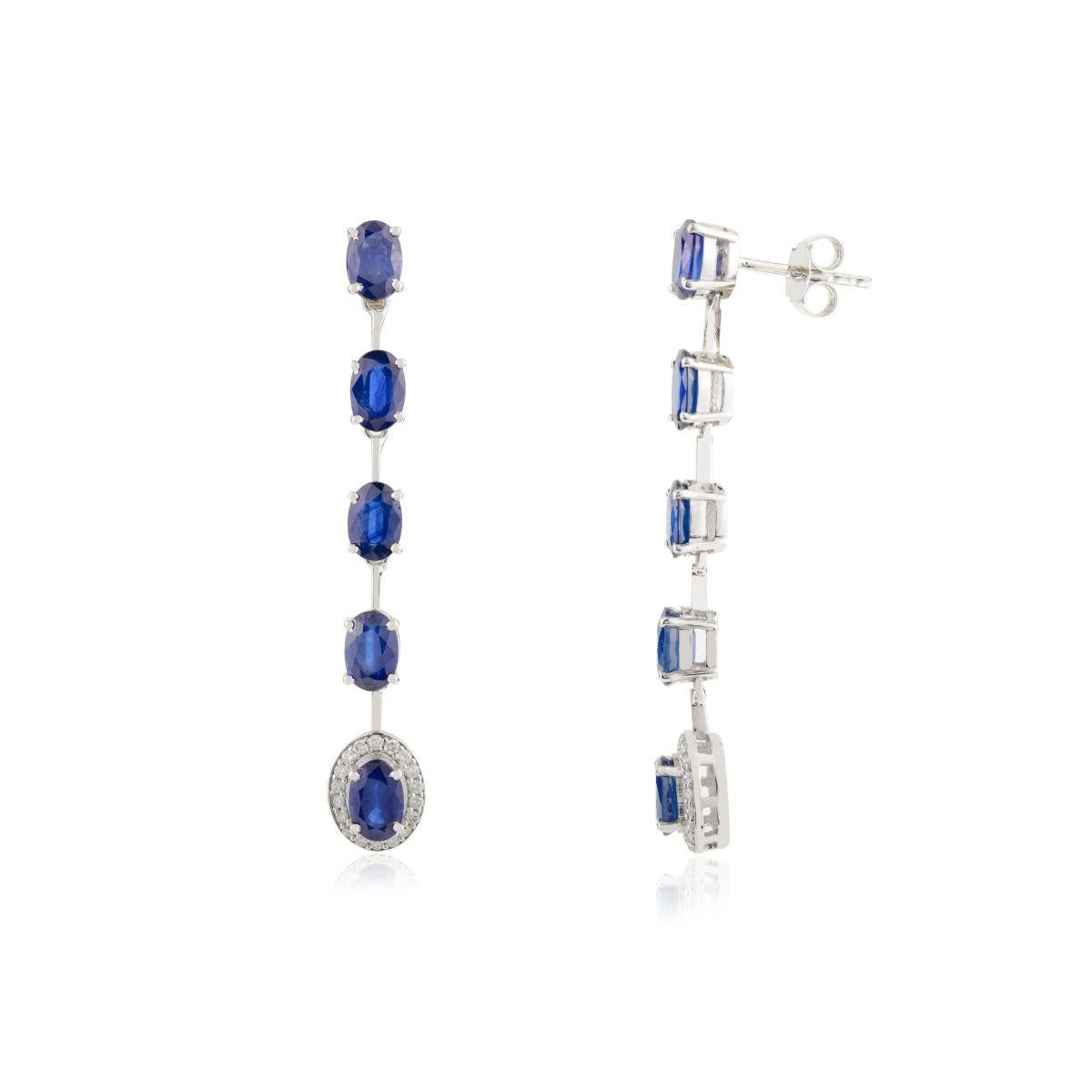 Art Déco Orecchini lunghi moderni con zaffiro blu e diamante per lei in oro bianco 14 carati in vendita