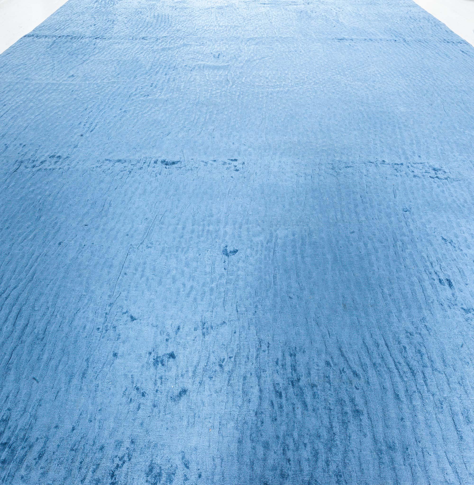 Moderno Tappeto moderno in seta blu di Doris Leslie Blau in vendita
