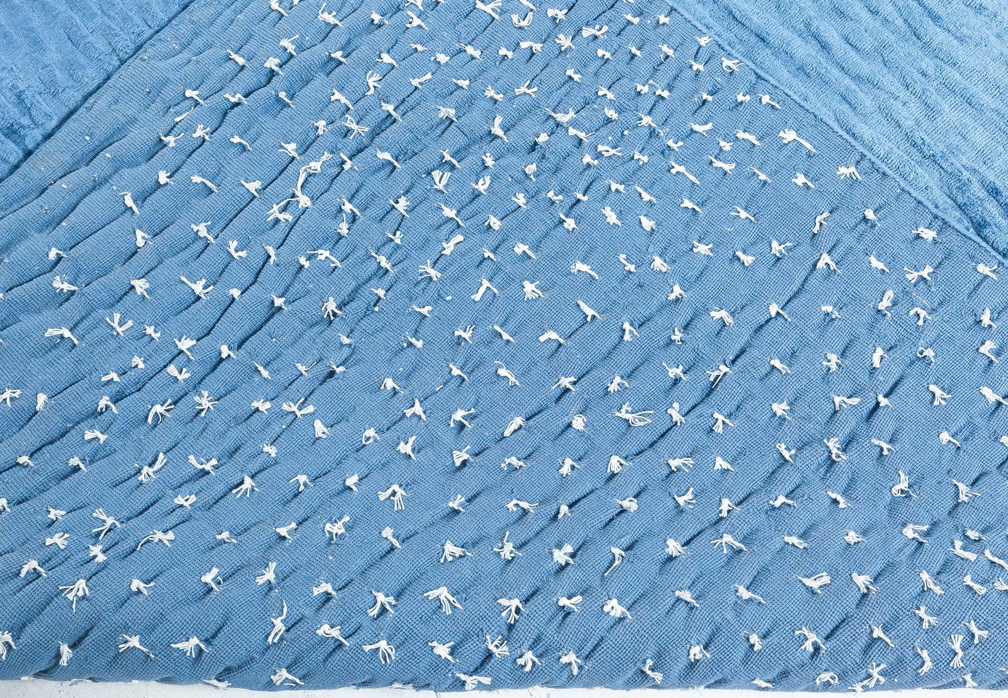 XXI secolo e contemporaneo Tappeto moderno in seta blu di Doris Leslie Blau in vendita