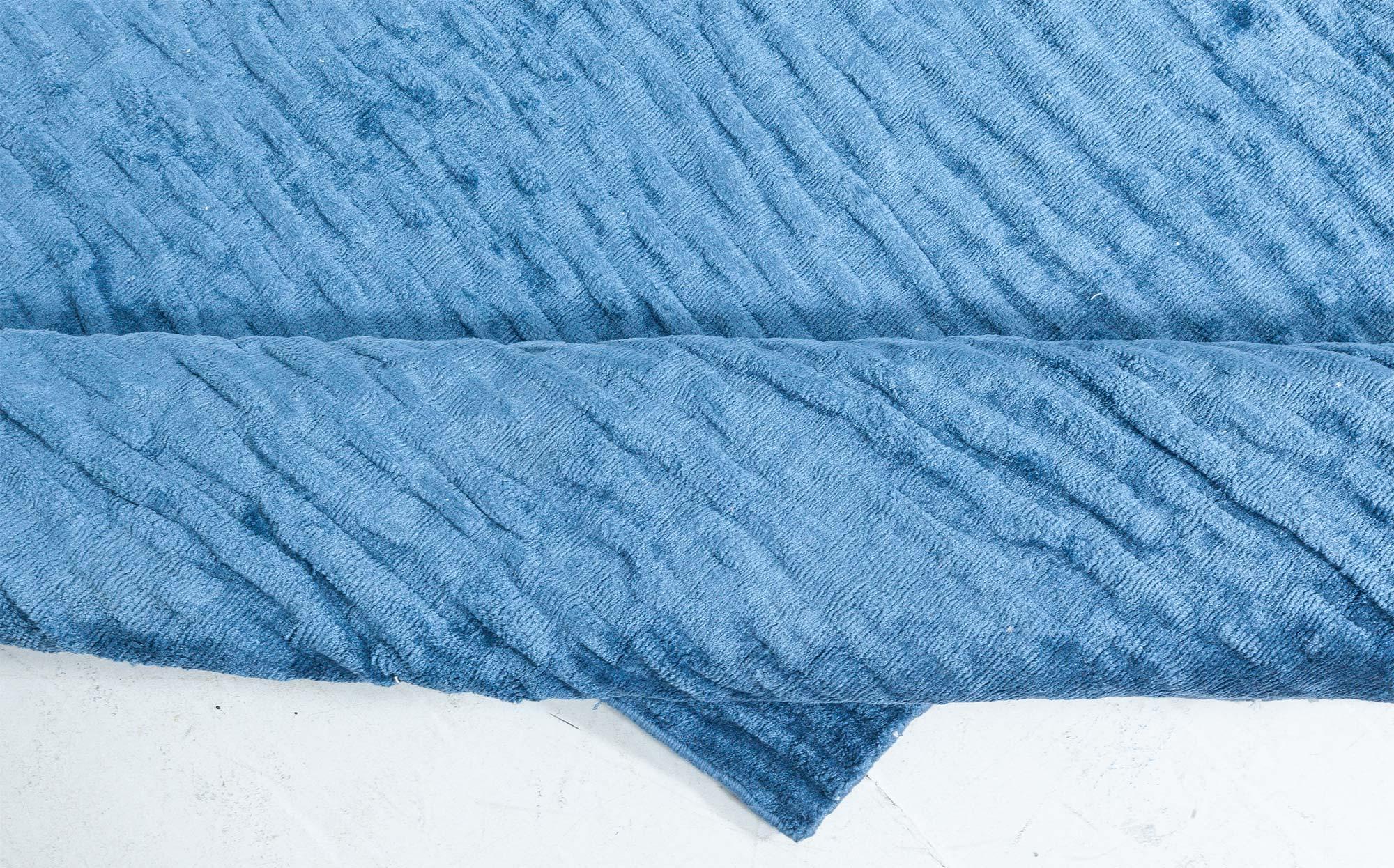 Modern Blue Silk Rug In New Condition For Sale In New York, NY