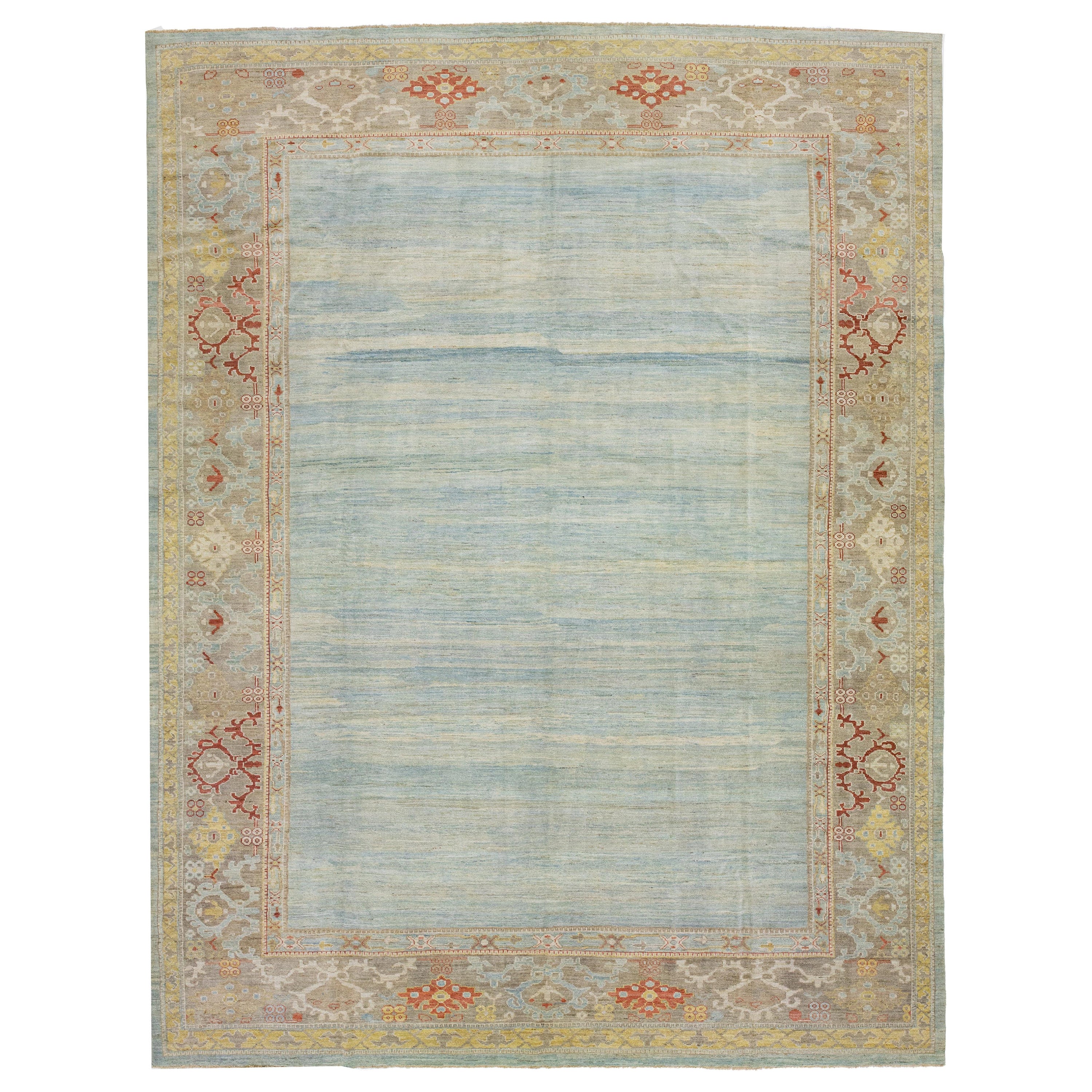 Moderner blauer Sultanabad-Wollteppich mit Blumenmotiv