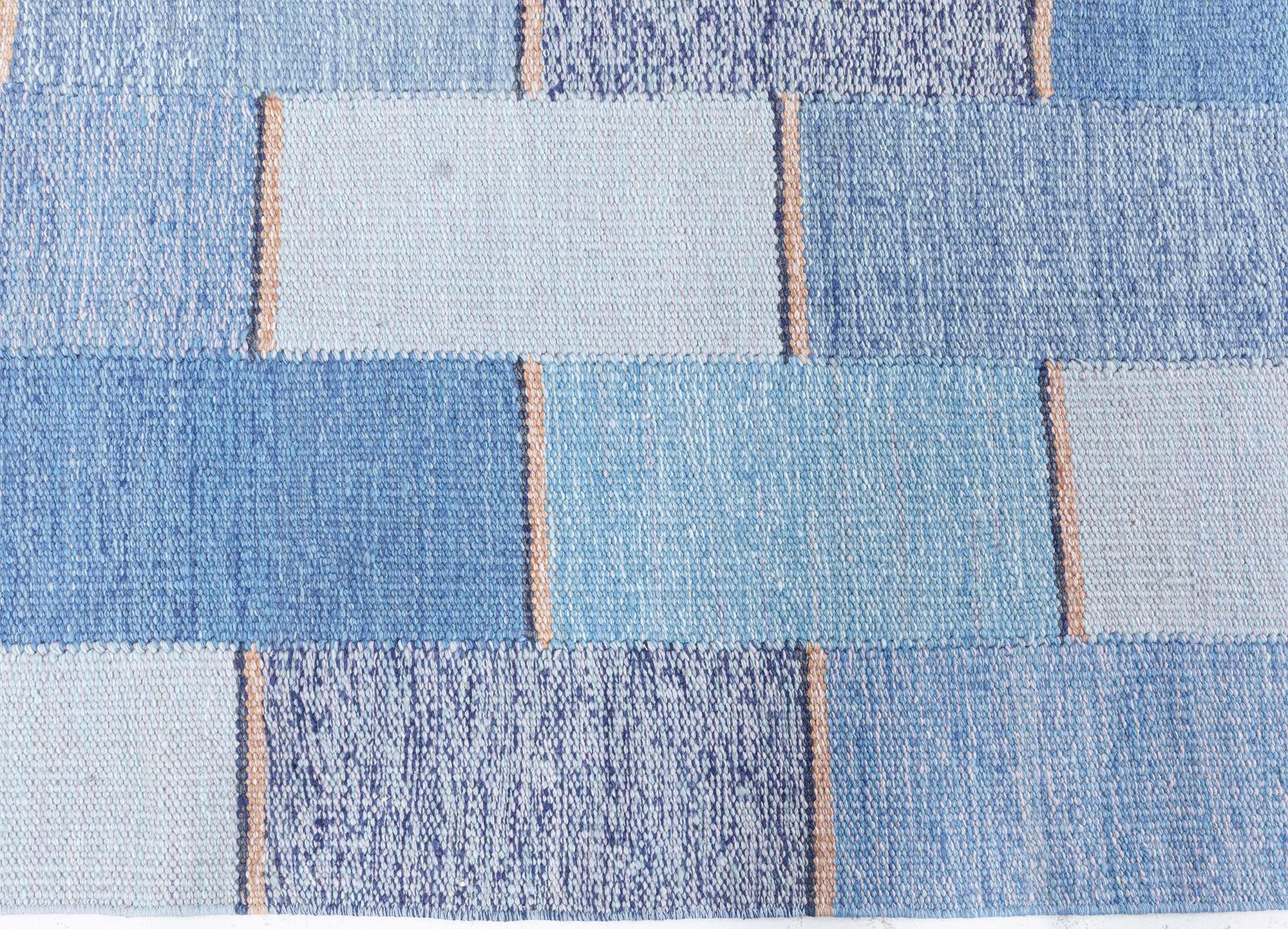 Traves de Mesa Modern Blue Swedish Fragment de Doris Leslie Blau Escandinavo moderno en venta
