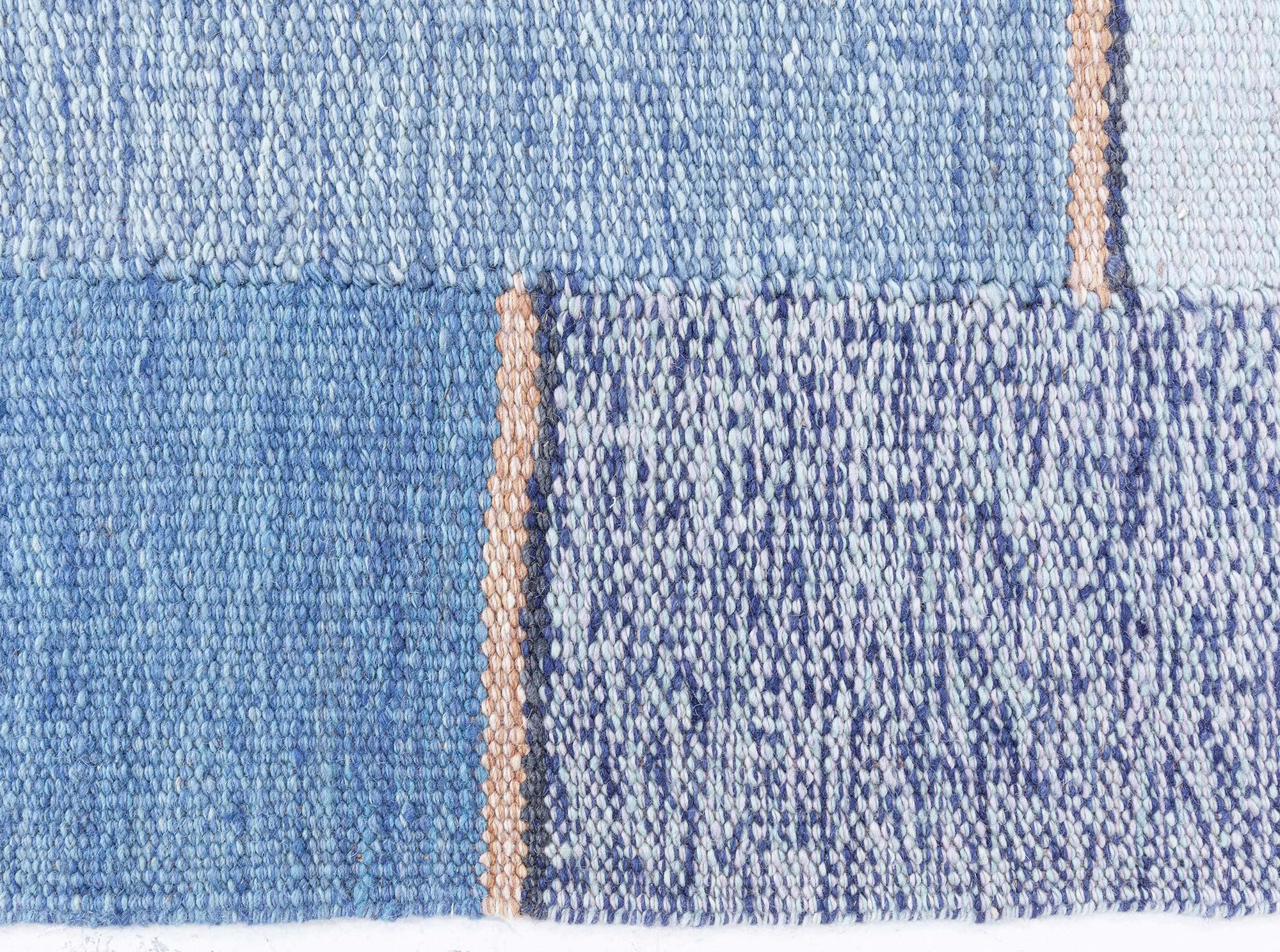 Tessuto a mano Runner moderno in frammenti svedesi blu di Doris Leslie Blau in vendita