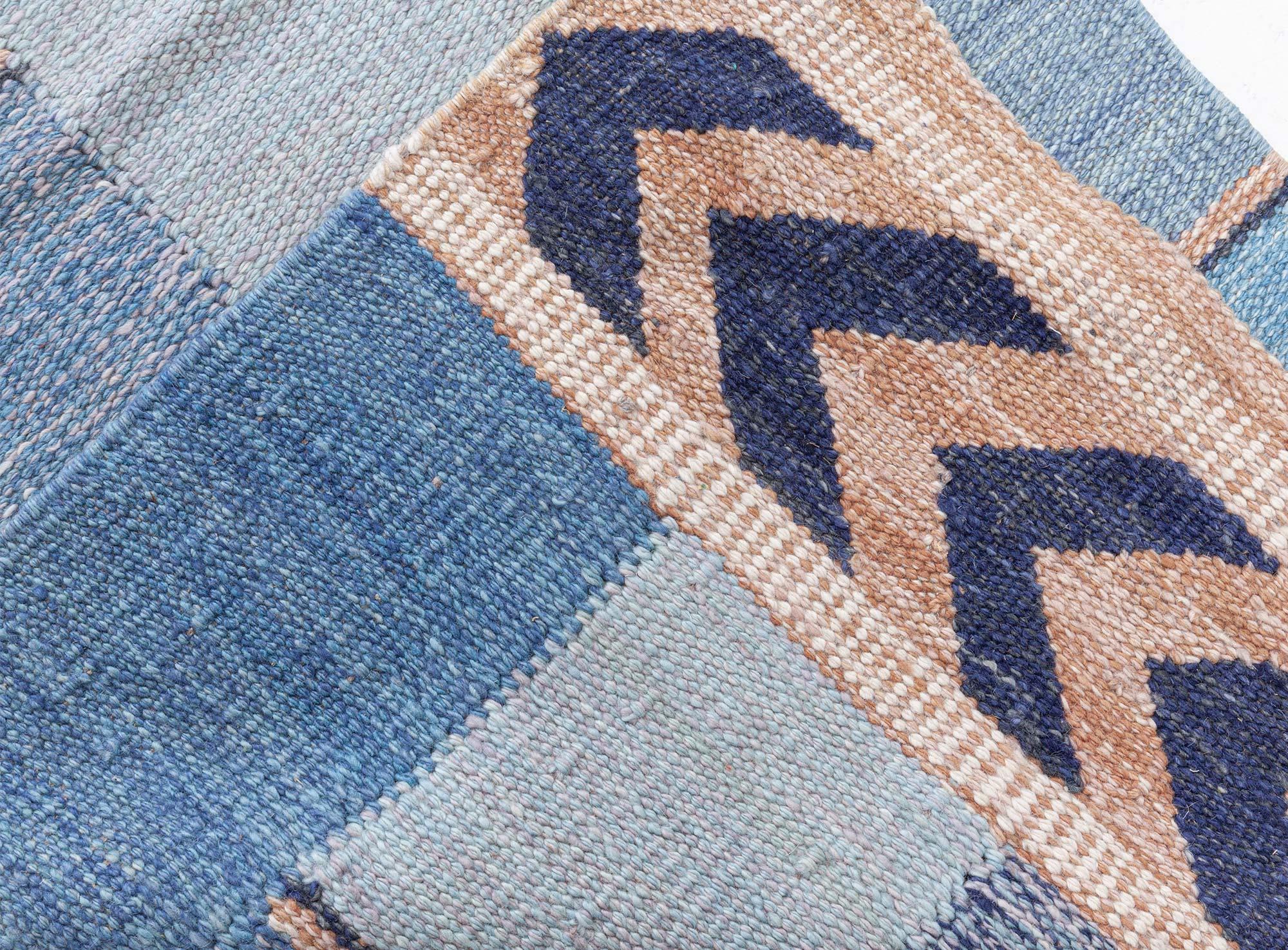 Lana Runner moderno in frammenti svedesi blu di Doris Leslie Blau in vendita