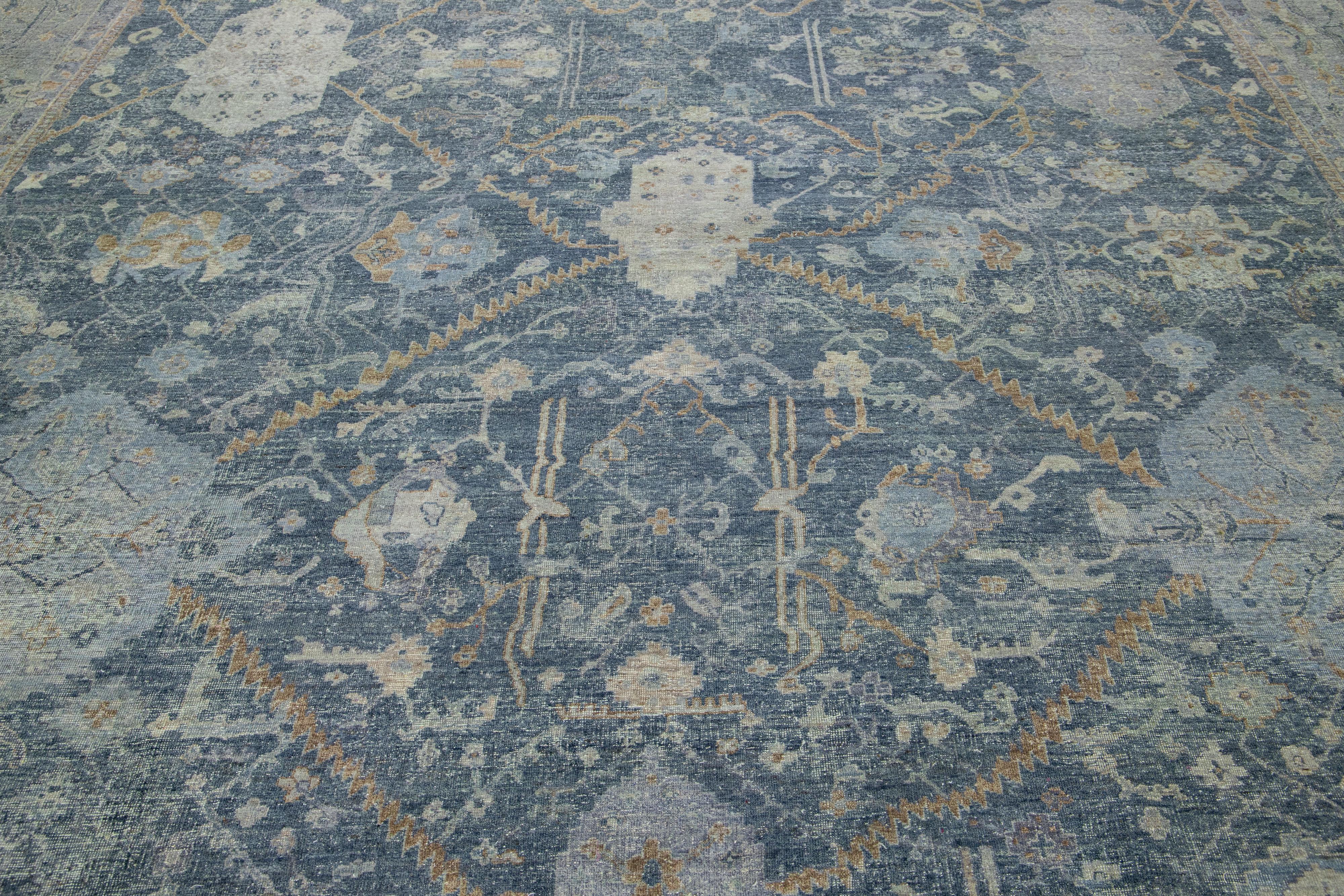Moderner blauer Täbris-Teppich aus indischer Wolle von Apadana, handgefertigt mit Allover-Muster (21. Jahrhundert und zeitgenössisch) im Angebot
