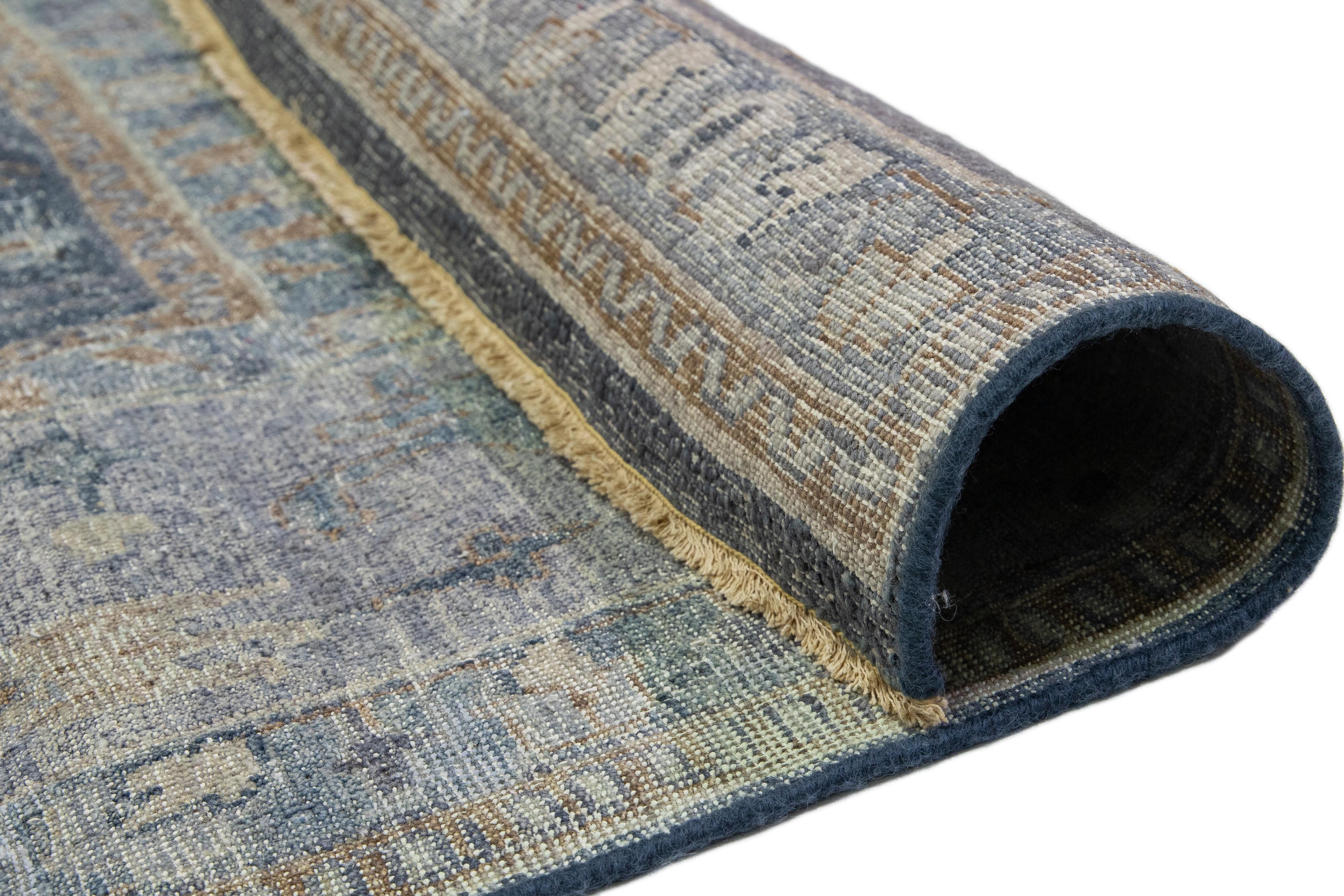 Moderner blauer Täbris-Teppich aus indischer Wolle von Apadana, handgefertigt mit Allover-Muster im Angebot 3