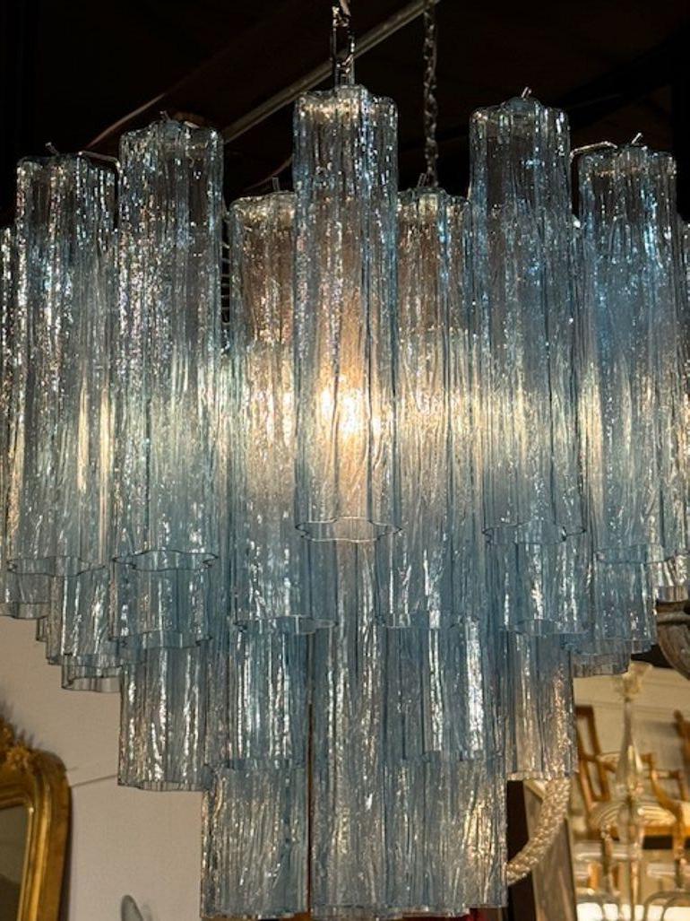 Lampadario moderno blu in stile 