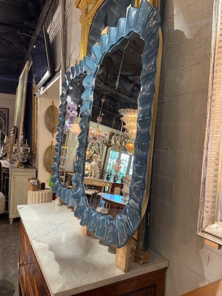 Espejo moderno de cristal de Murano con ondas azules Italiano en venta