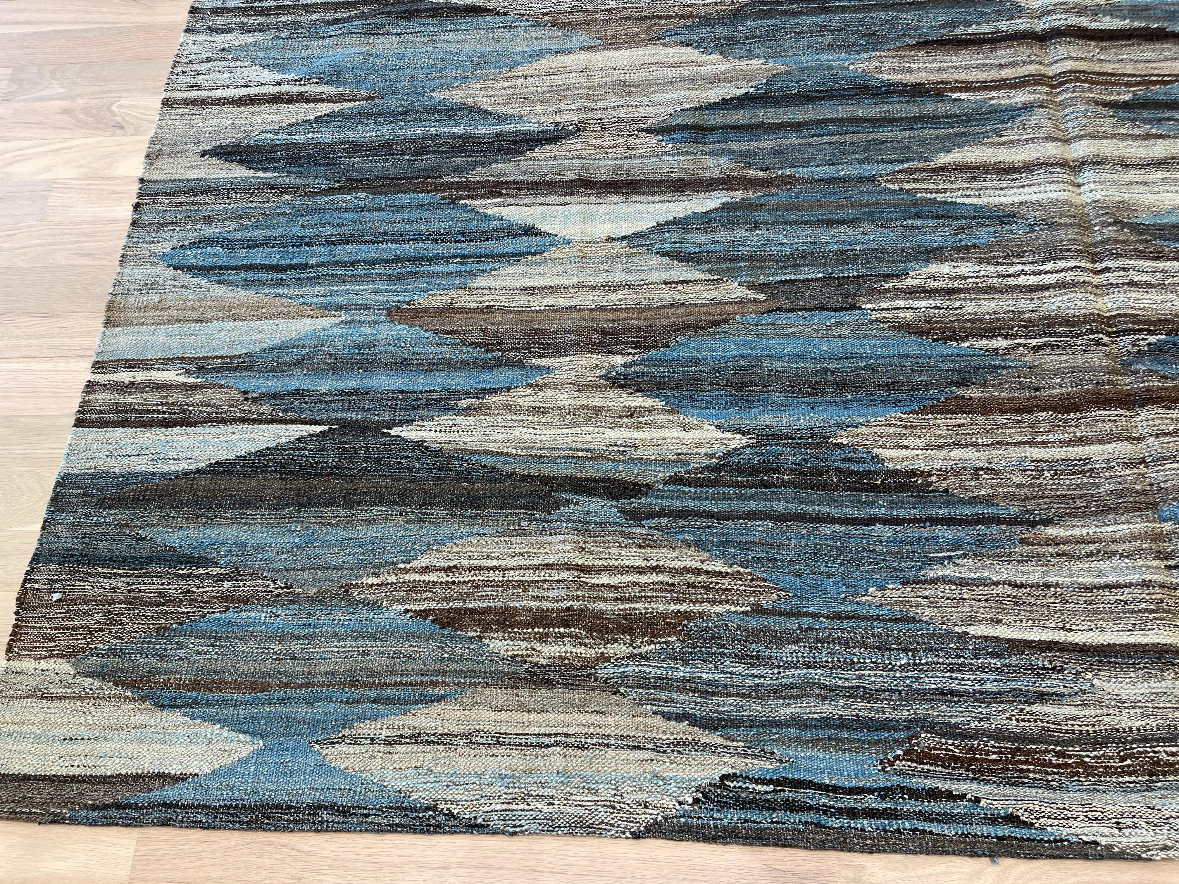 Modern Blues Turkish Kilim Rug Reversible  In New Condition For Sale In Los Angeles, CA