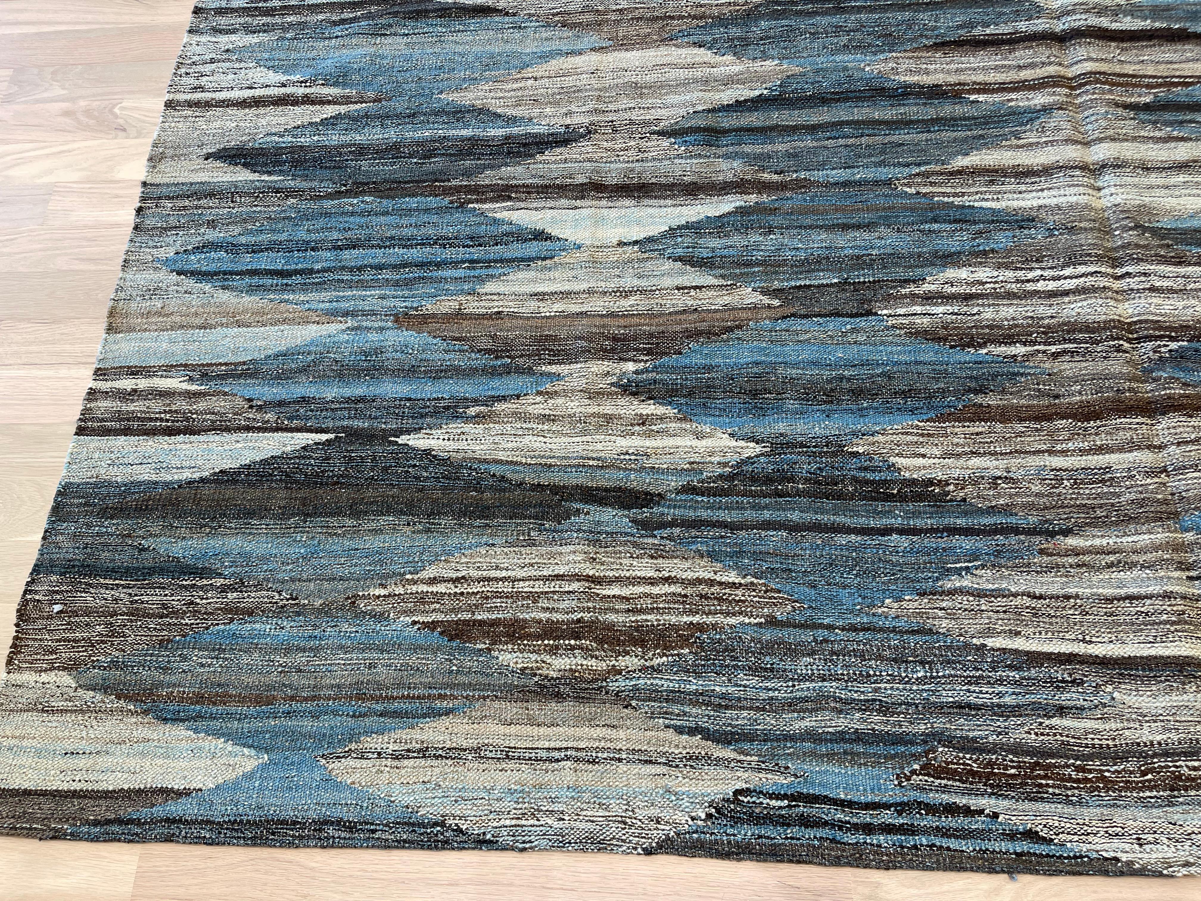 Modern Blues Türkischer Kilim-Teppich Reversible im Zustand „Neu“ im Angebot in Los Angeles, CA