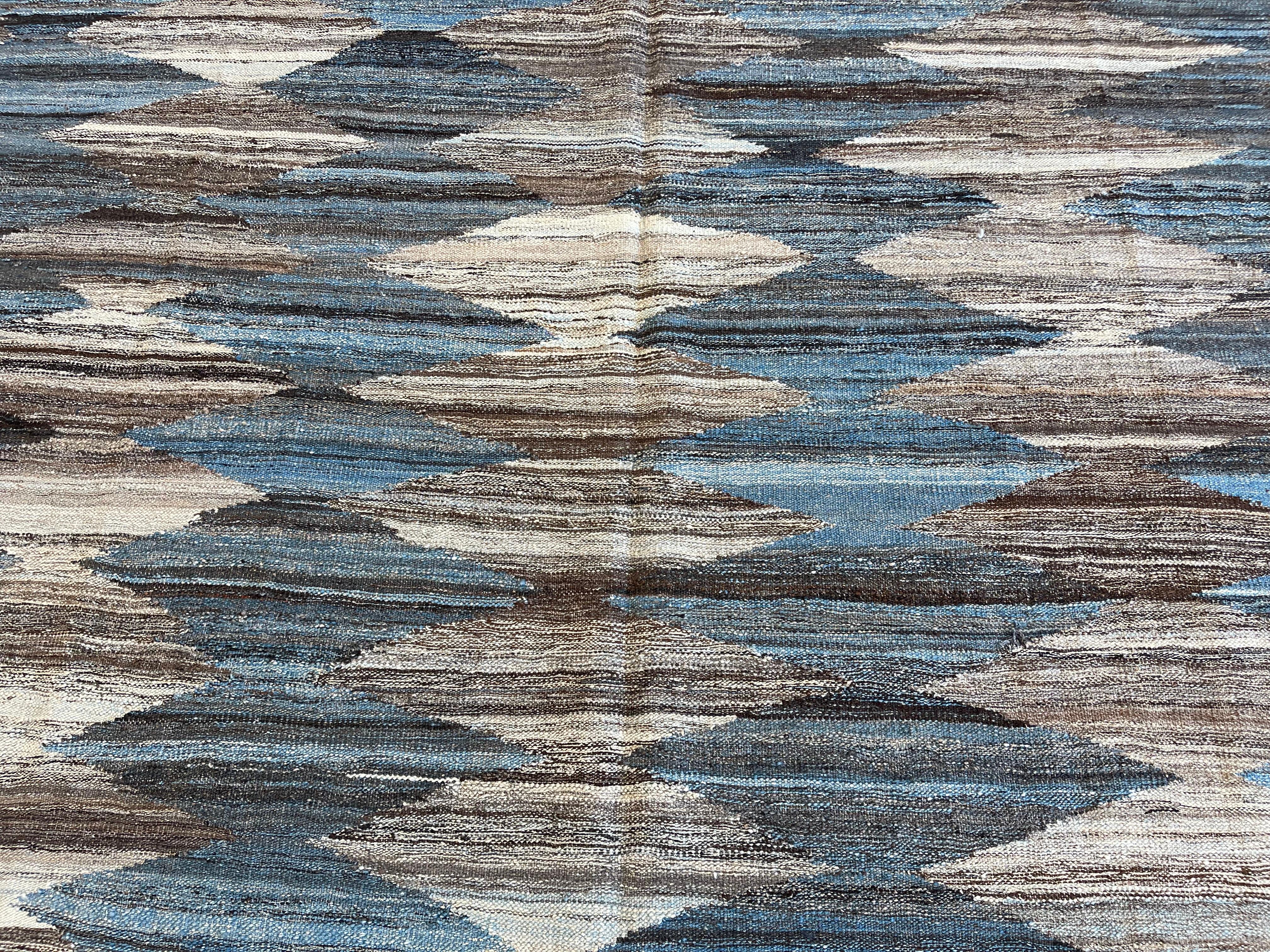 Modern Blues Türkischer Kilim-Teppich Reversible im Angebot 3