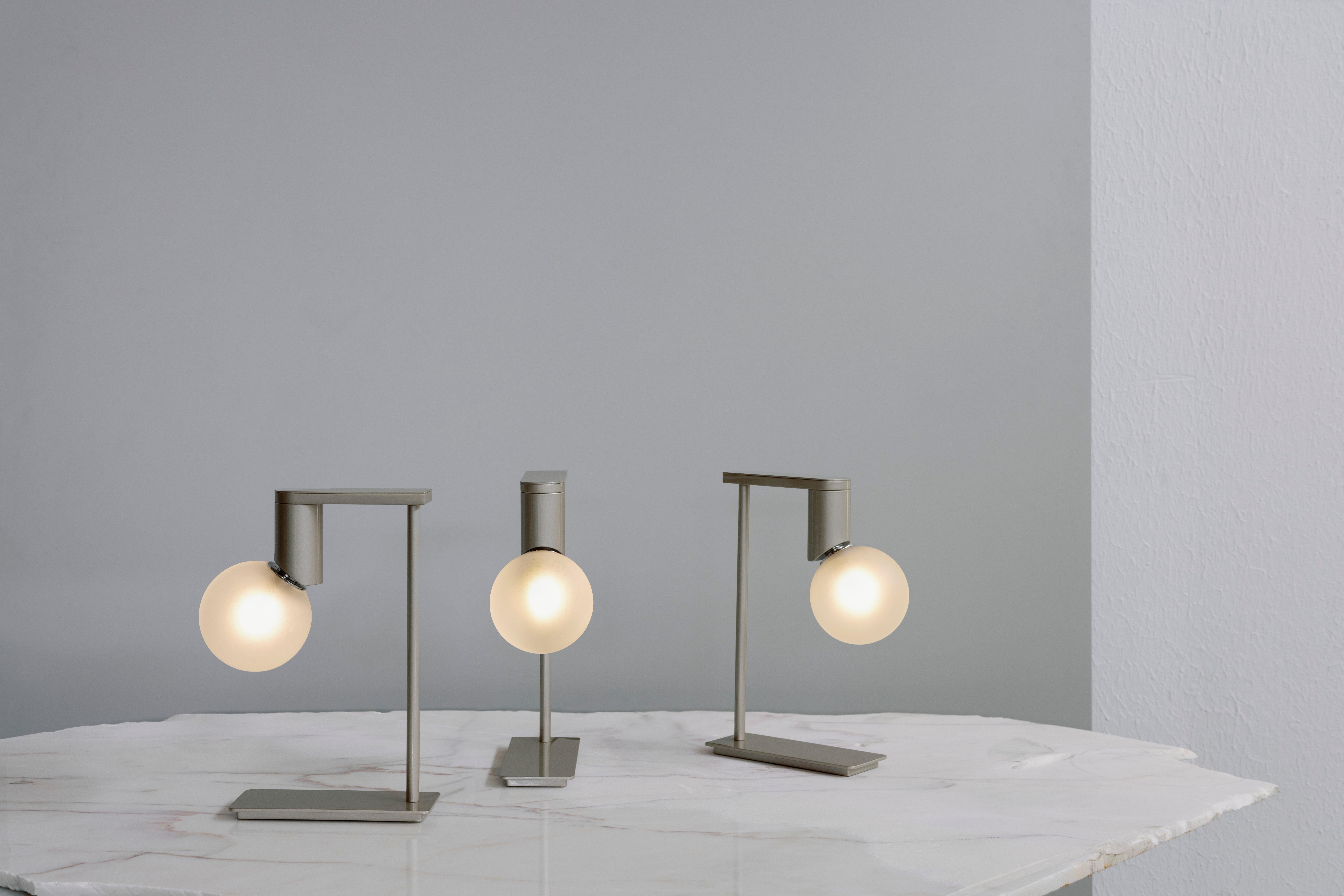 Lámpara de mesa moderna Bobo, bronce champán, hecha a mano en Portugal por Greenapple en venta 6