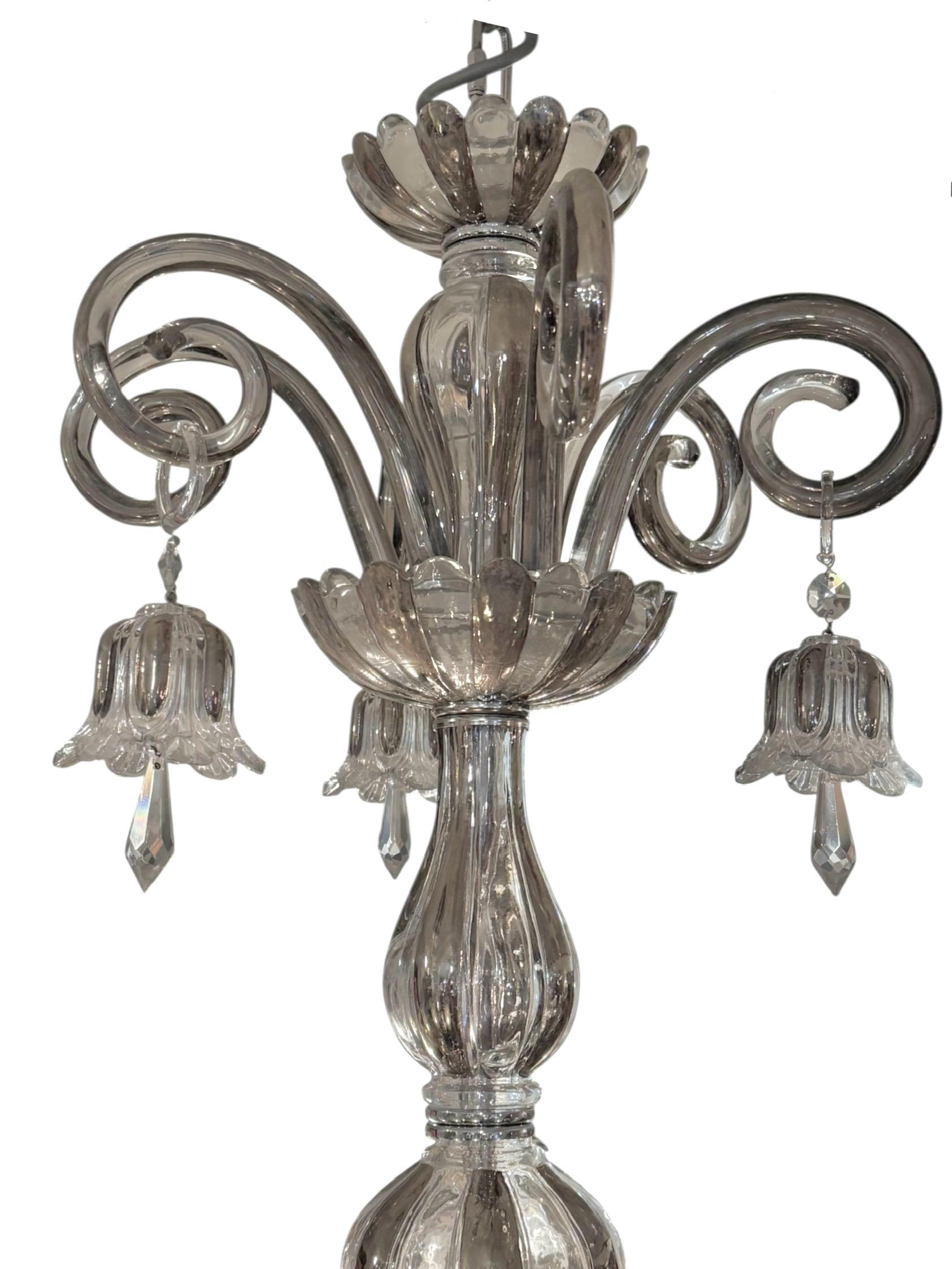 Lampadario moderno a otto luci sovrapposte in platino in stile bohémien In condizioni buone in vendita a Pasadena, CA