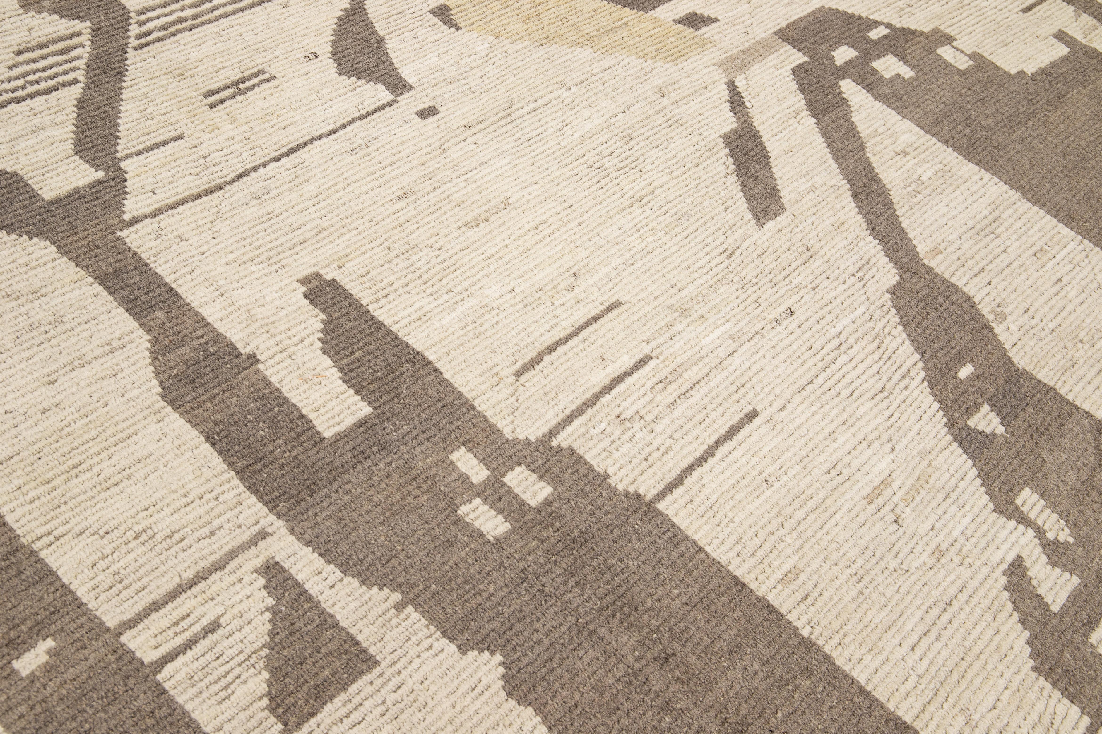 Alfombra Moderna Boho Chic Estilo Marroquí Motivo Abstracto Hecho a Mano Beige Lana Sobredimensionada en venta 1