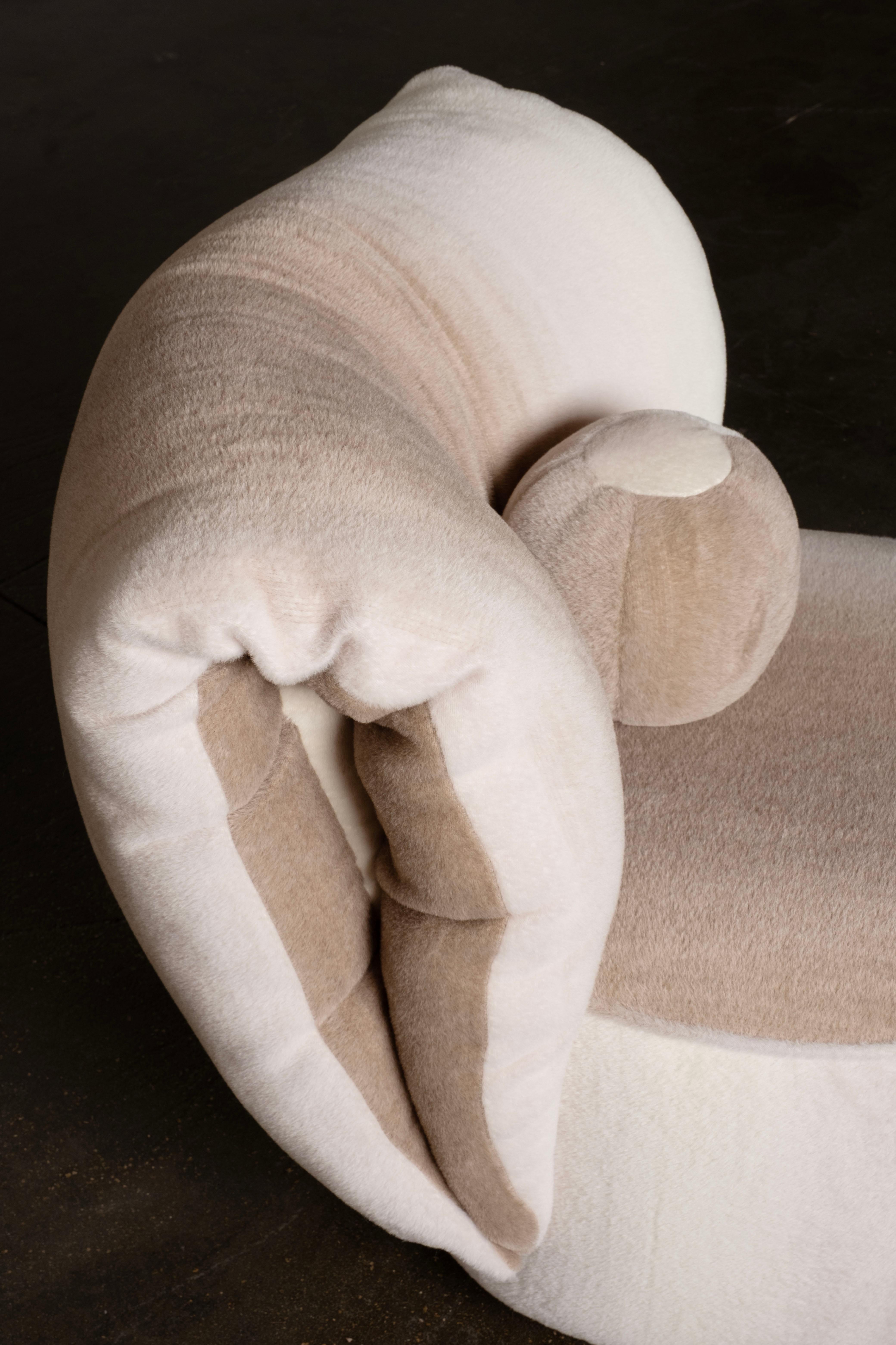 Fauteuil moderne Bolota, chaise d'appoint, alpaga, fabriqué à la main par Greenapple en vente 7