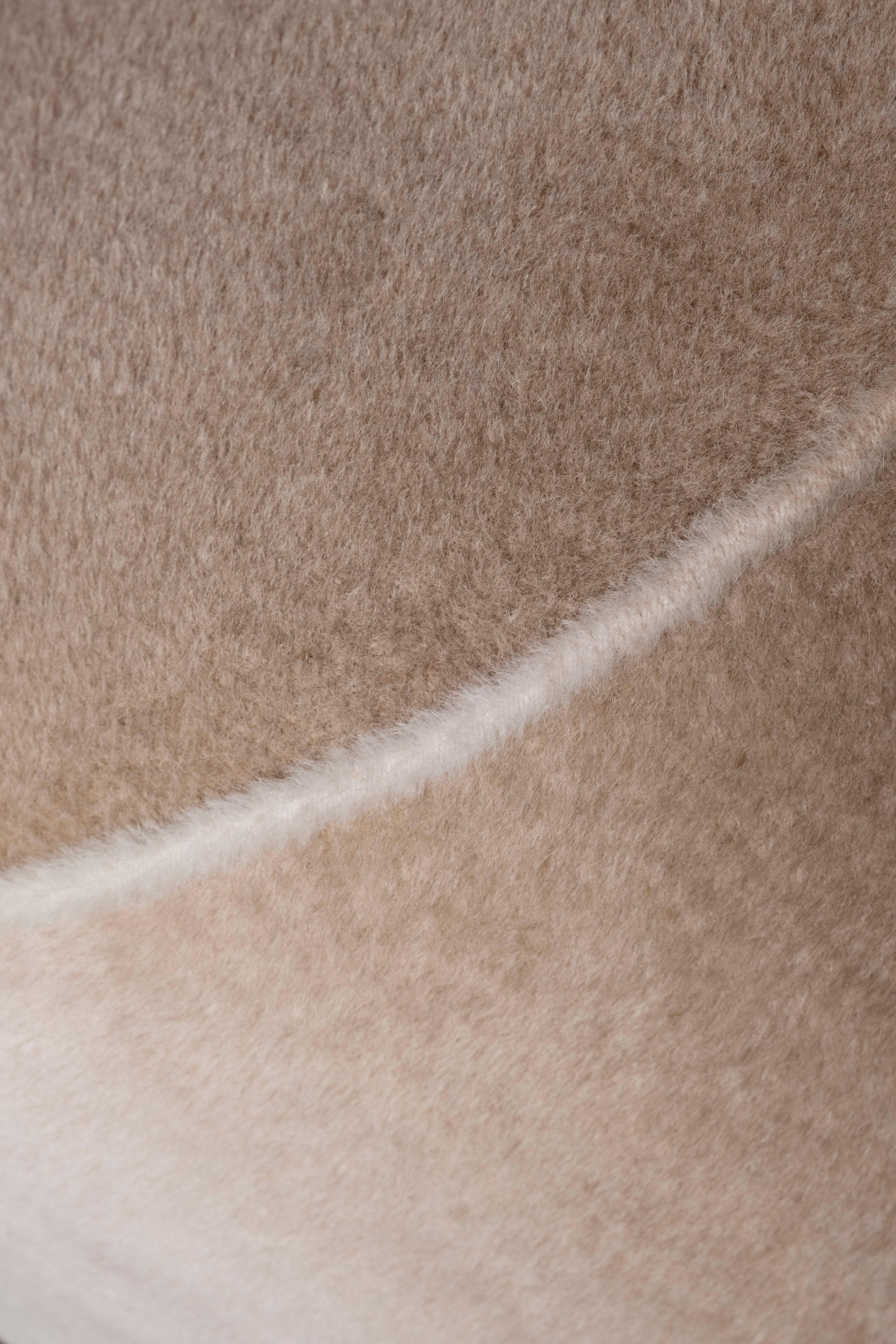 Fauteuil moderne Bolota, chaise d'appoint, alpaga, fabriqué à la main par Greenapple en vente 8