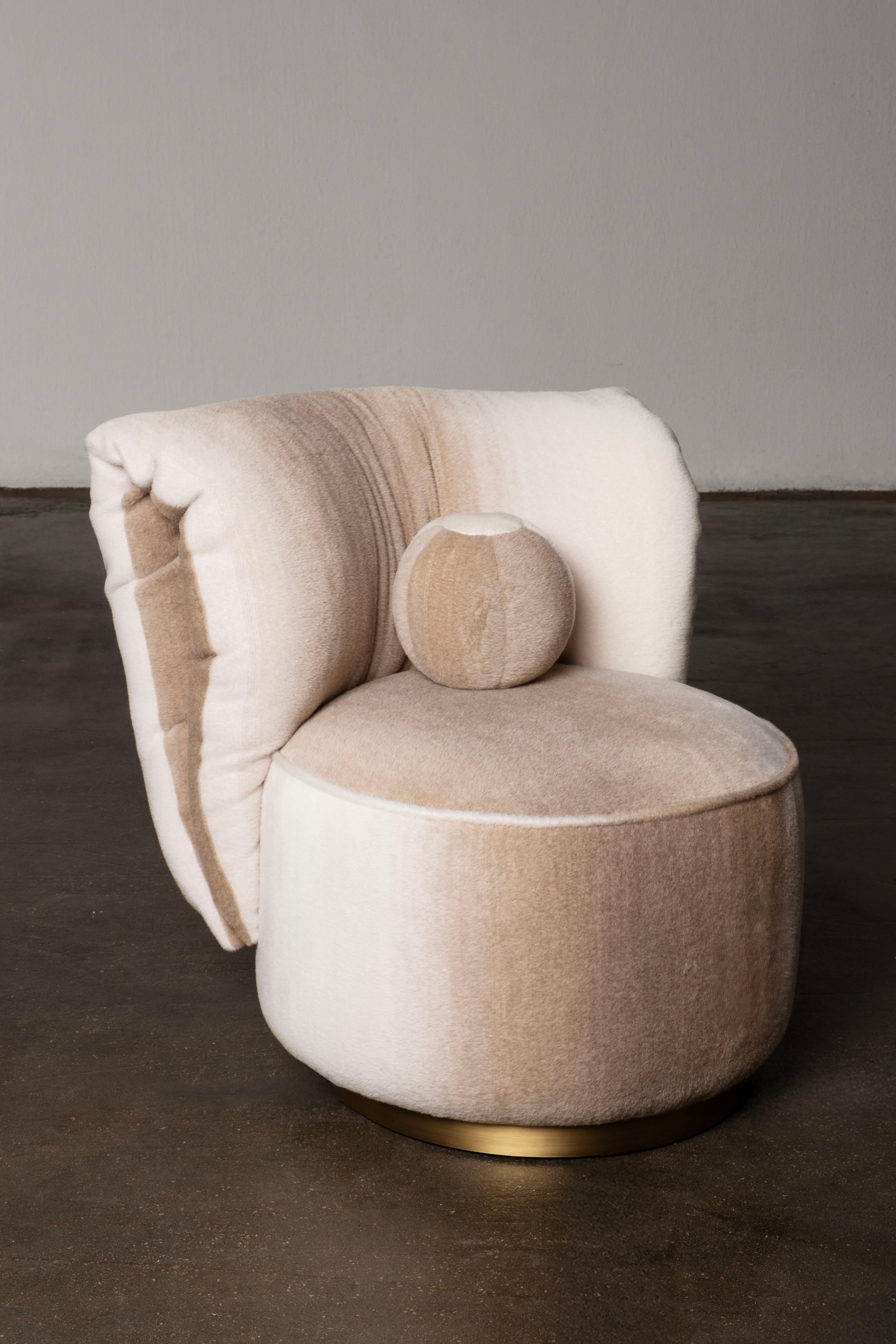 Moderne Fauteuil moderne Bolota, chaise d'appoint, alpaga, fabriqué à la main par Greenapple en vente