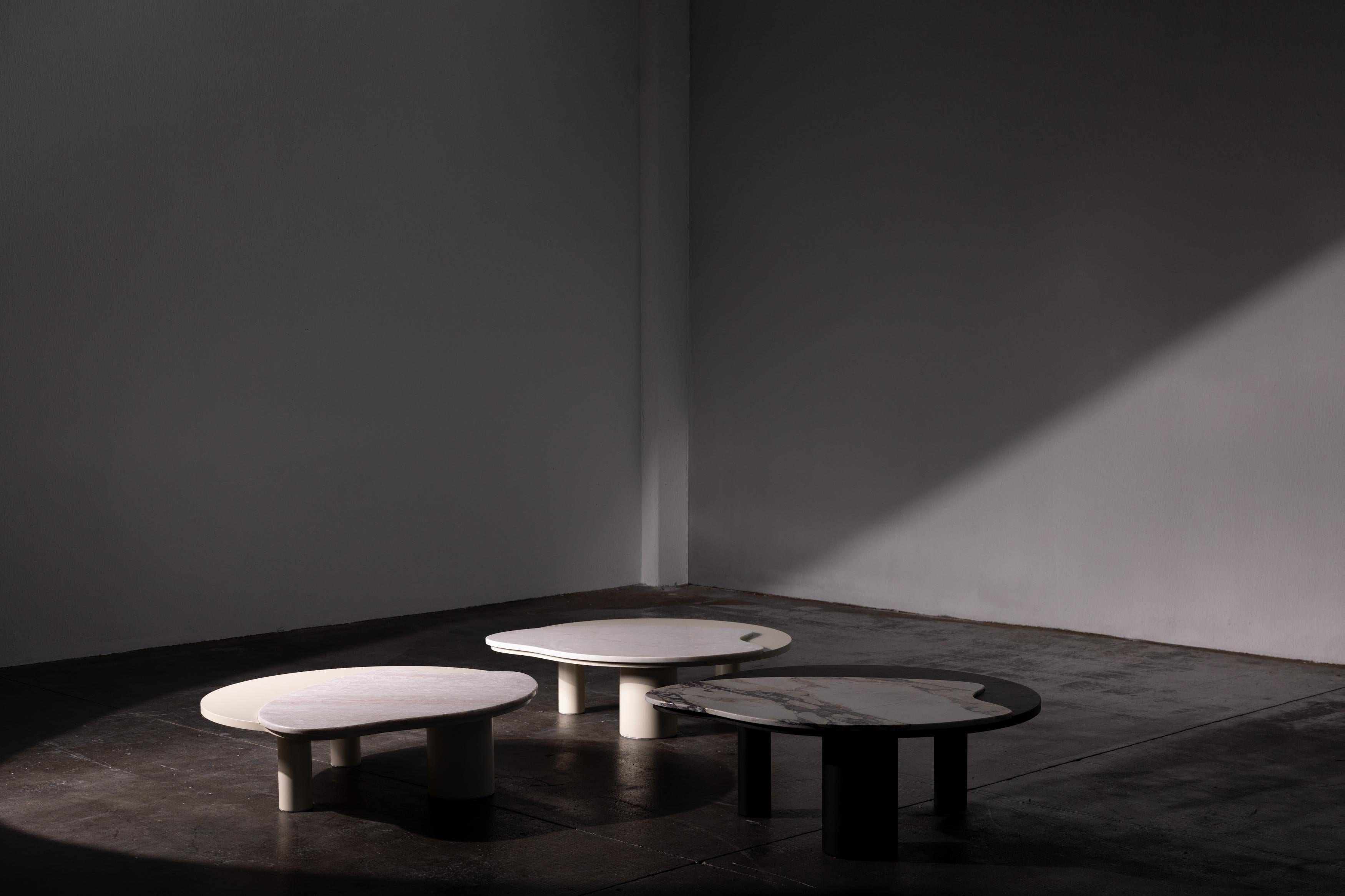 Moderne Bordeira-Couchtische, Onyx Travertin, handgefertigt Portugal von Greenapple (21. Jahrhundert und zeitgenössisch) im Angebot