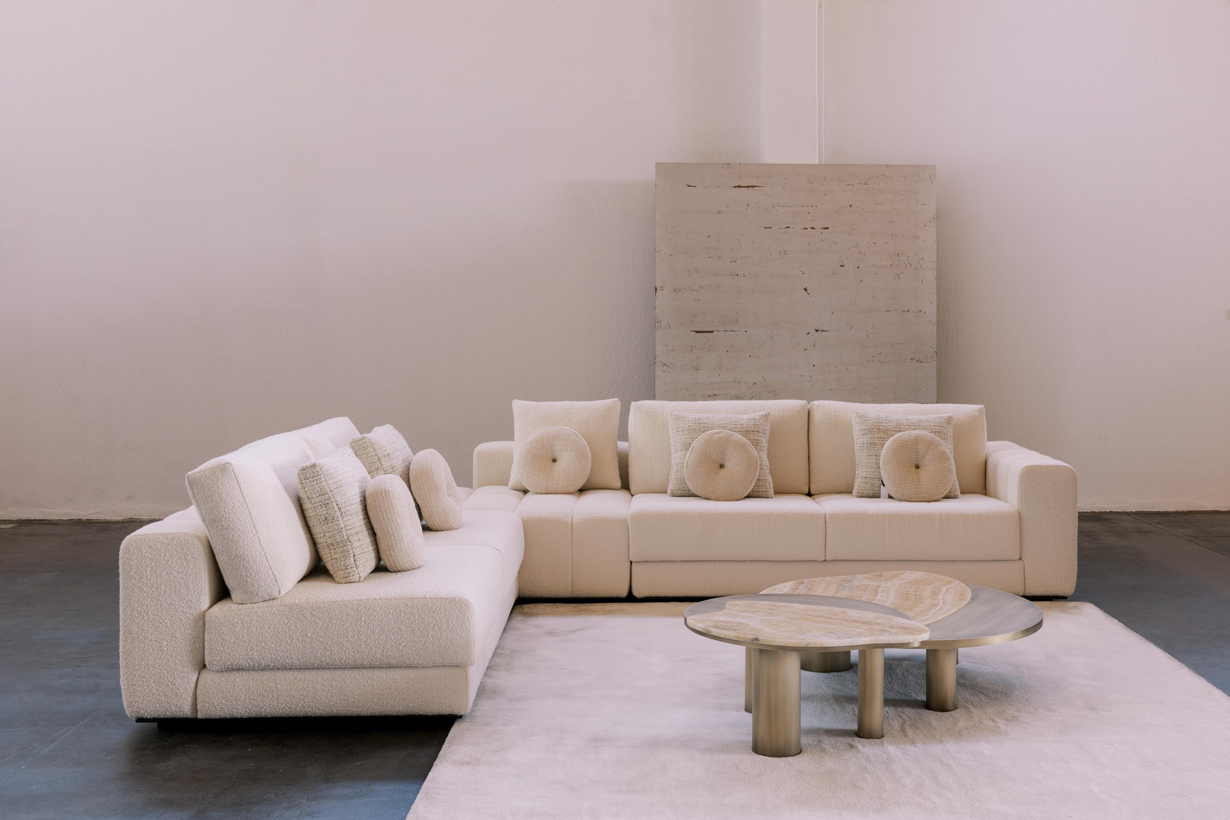 Ensemble moderne de 3 tables basses gigognes Bordeira, travertin, fait main Greenapple en vente 9