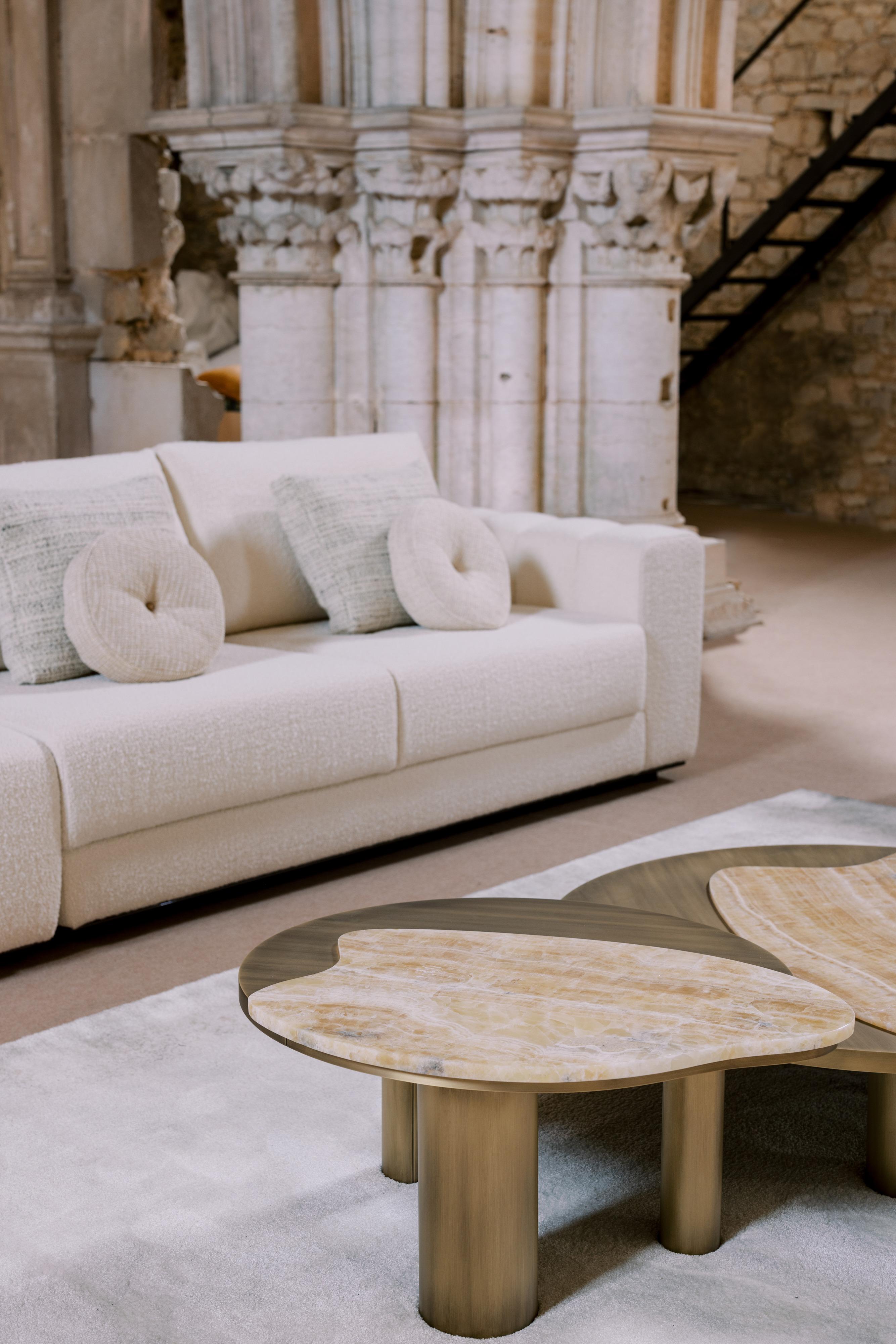 Ensemble moderne de 3 tables basses gigognes Bordeira, travertin, fait main Greenapple en vente 10