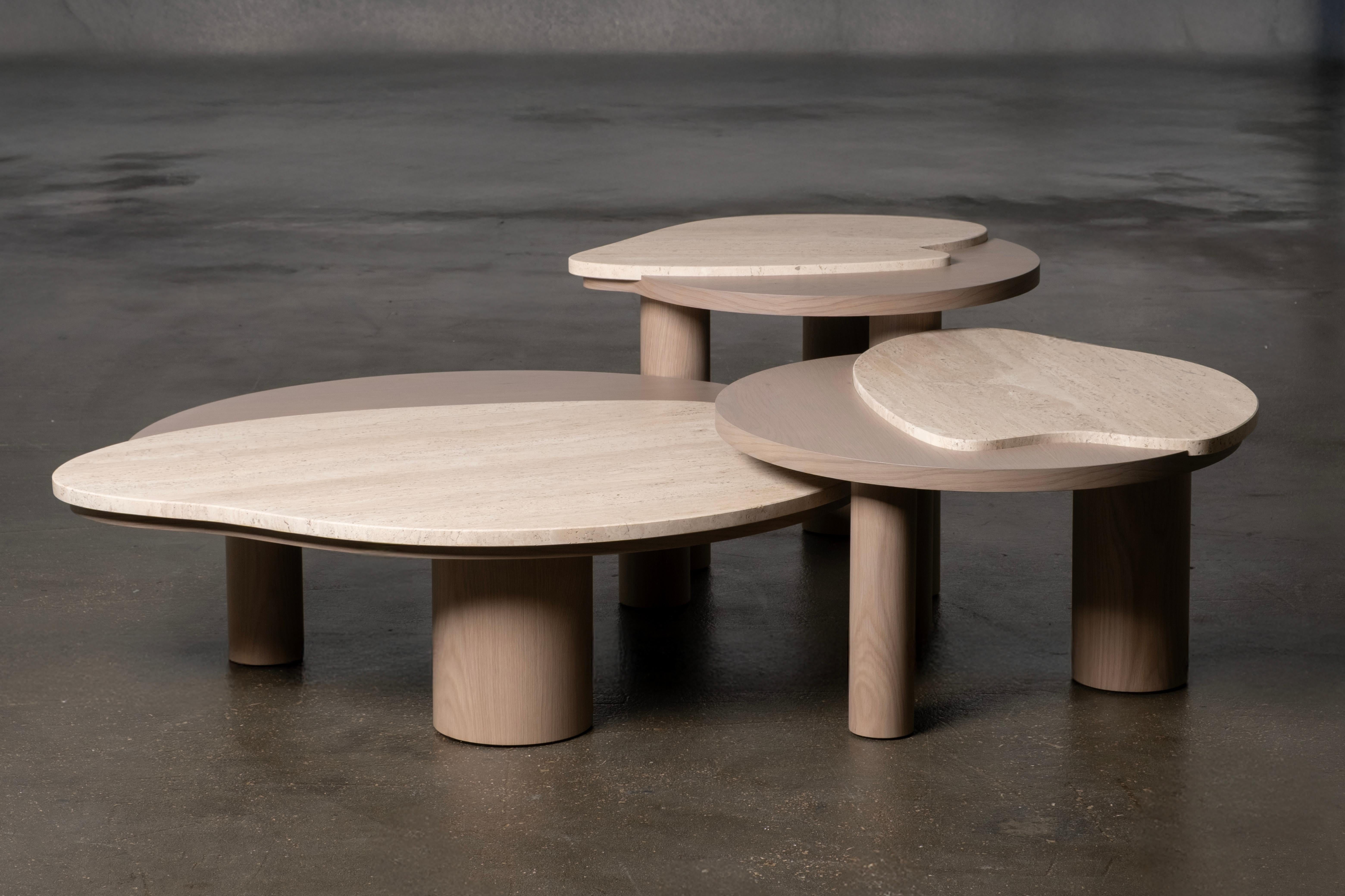 Modernes Bordeira 3er-Set Couchtische, Travertin, Handarbeit Greenapple (Moderne der Mitte des Jahrhunderts) im Angebot