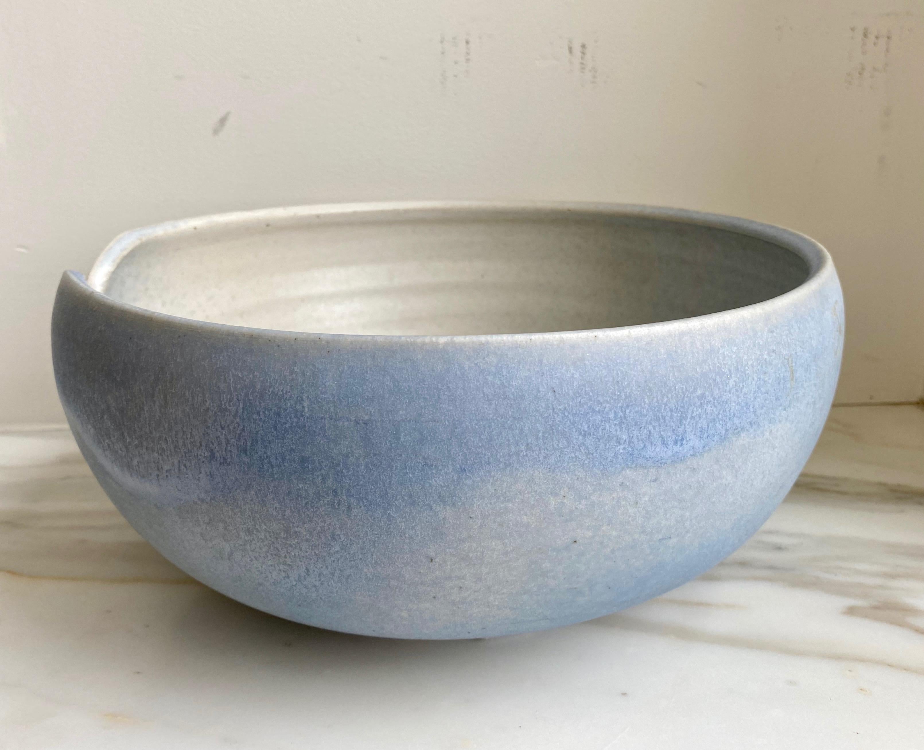 Modern bowl with blue and cream ombre glaze by Aage Würtz

Incised 
